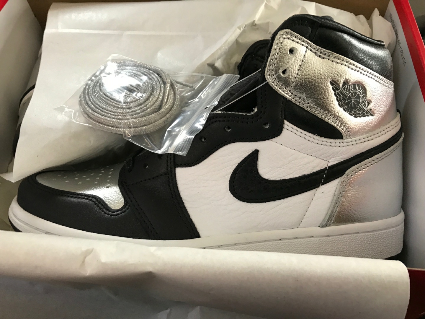 (W) Jordan 1 Retro High OG Silver Toe 착용 스타일