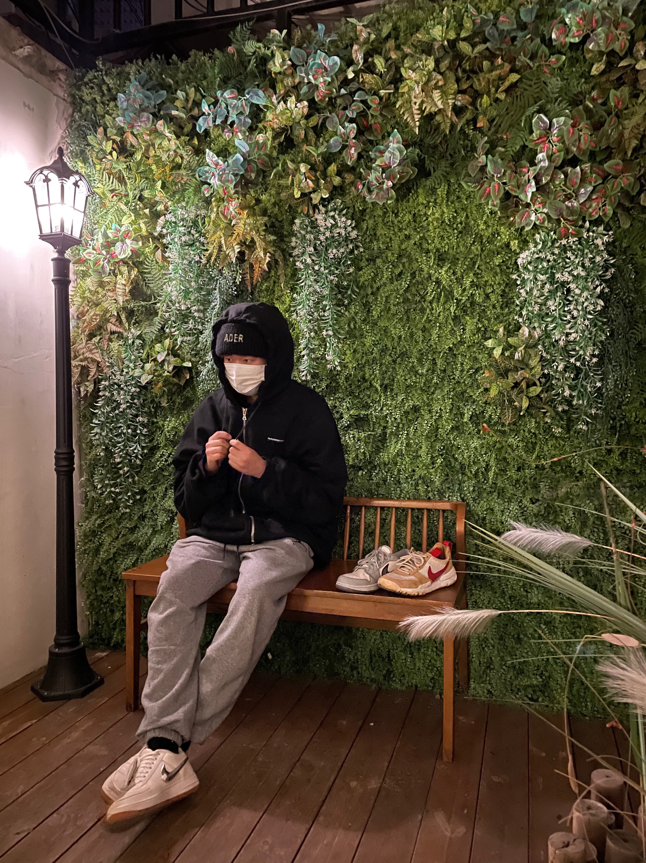 Nike x Travis Scott Air Force 1 Low White, Nike x Tom Sachs Mars Yard Shoe 2.0 Space Camp 착용 스타일