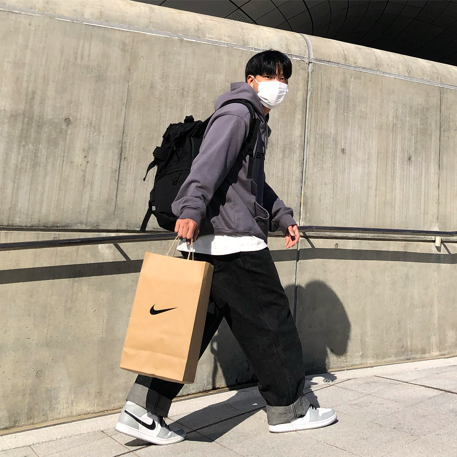 Jordan 1 Mid Light Smoke Grey 착용 스타일