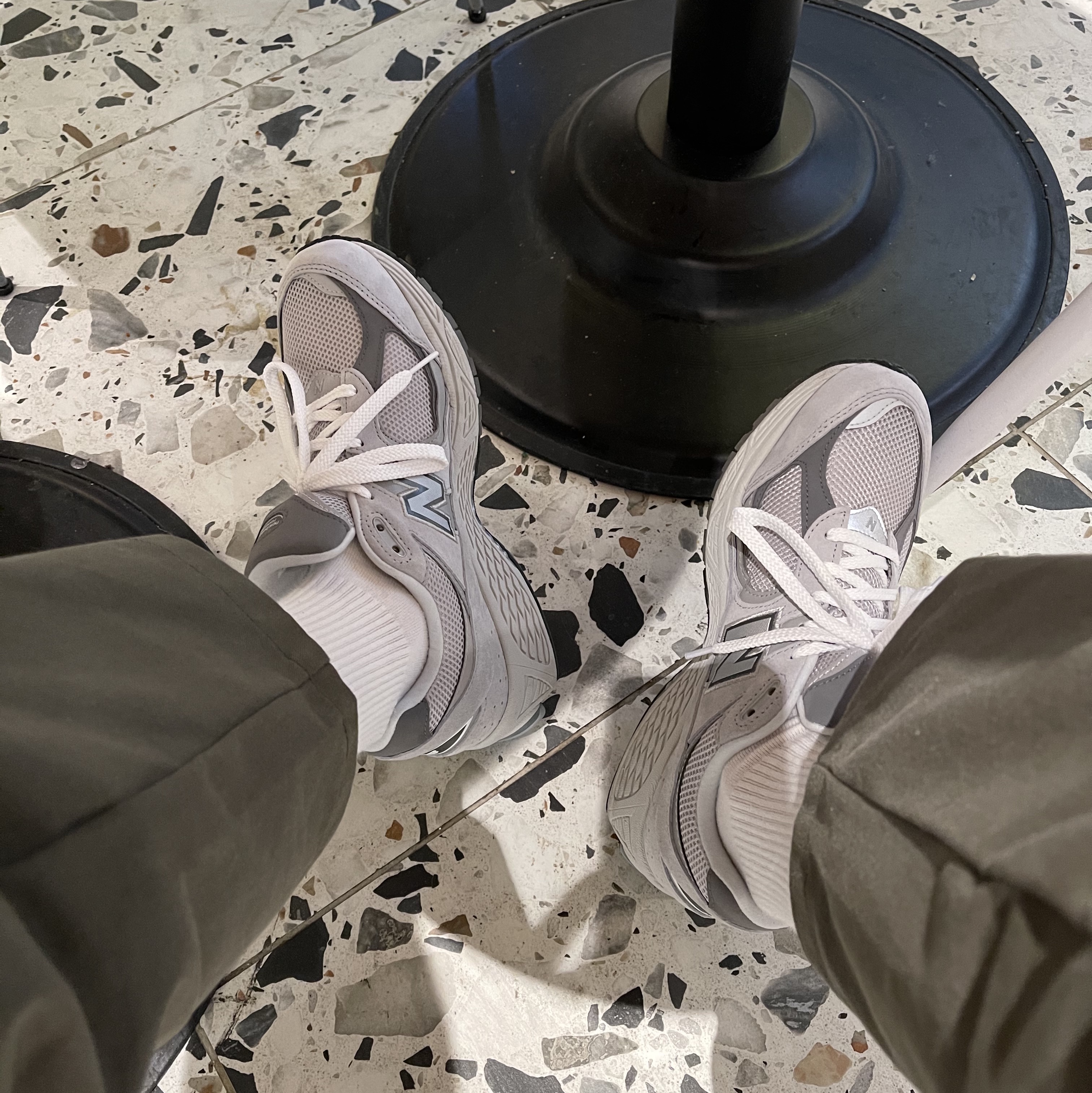 New Balance 2002R T2 Gray 착용 스타일