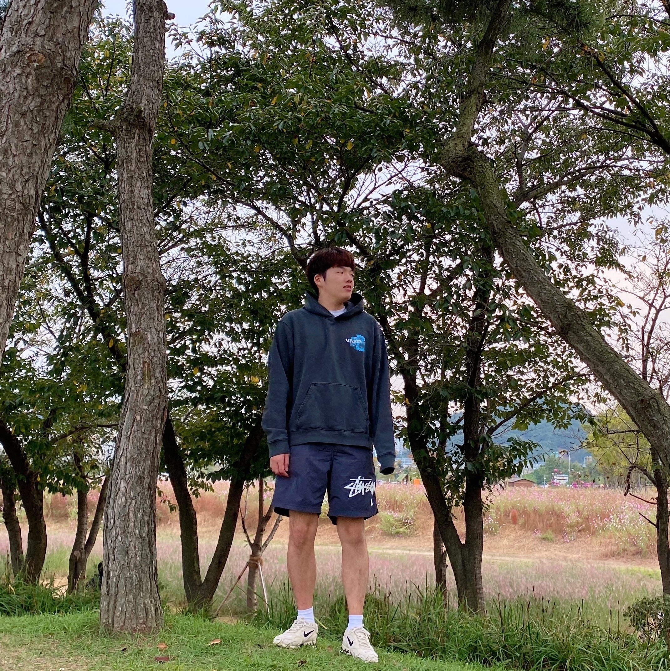 Nike x Stussy Water Shorts Off Noir, Nike x Stussy Air Zoom Spiridon Cage 2 Fossil 착용 스타일