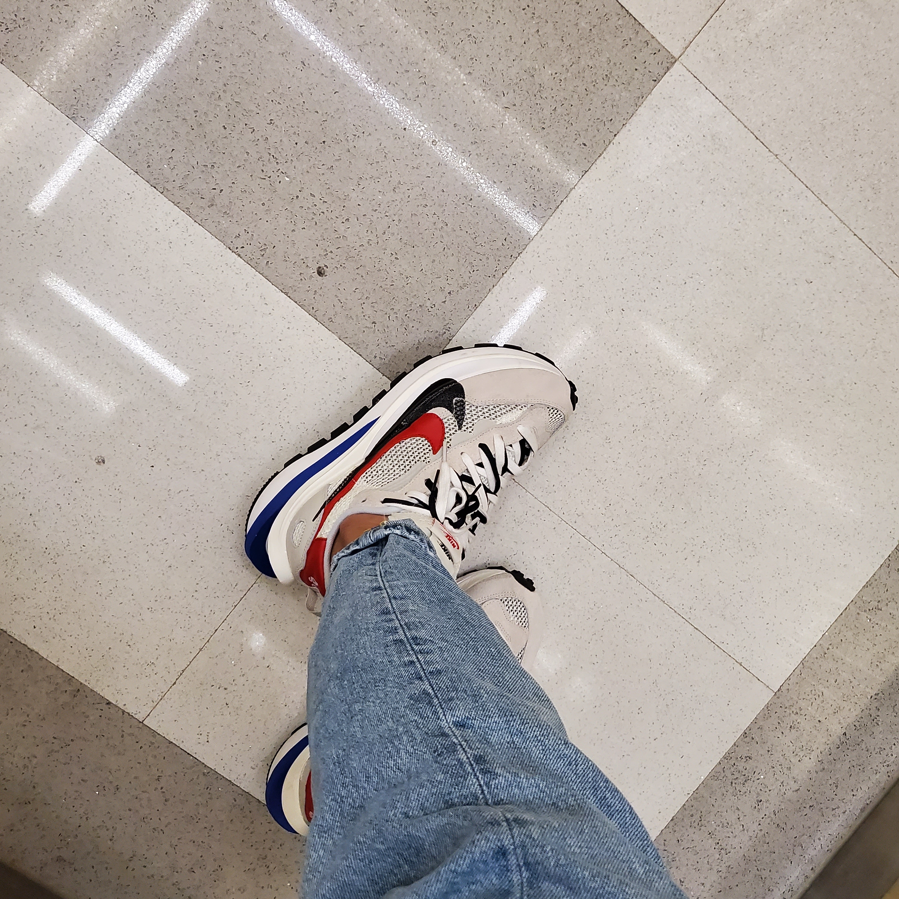 Nike x Sacai VaporWaffle Royal Fuchsia 착용 스타일