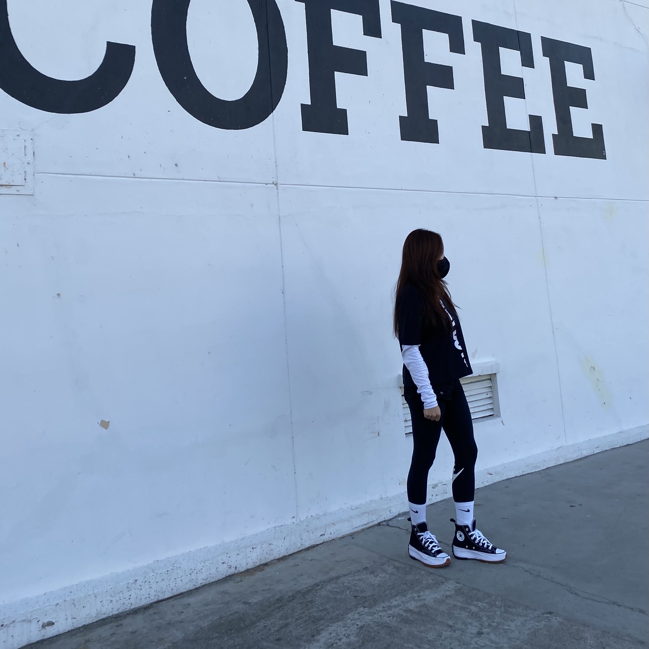 Converse Run Star Hike Hi Black White Gum 착용 스타일 - 2
