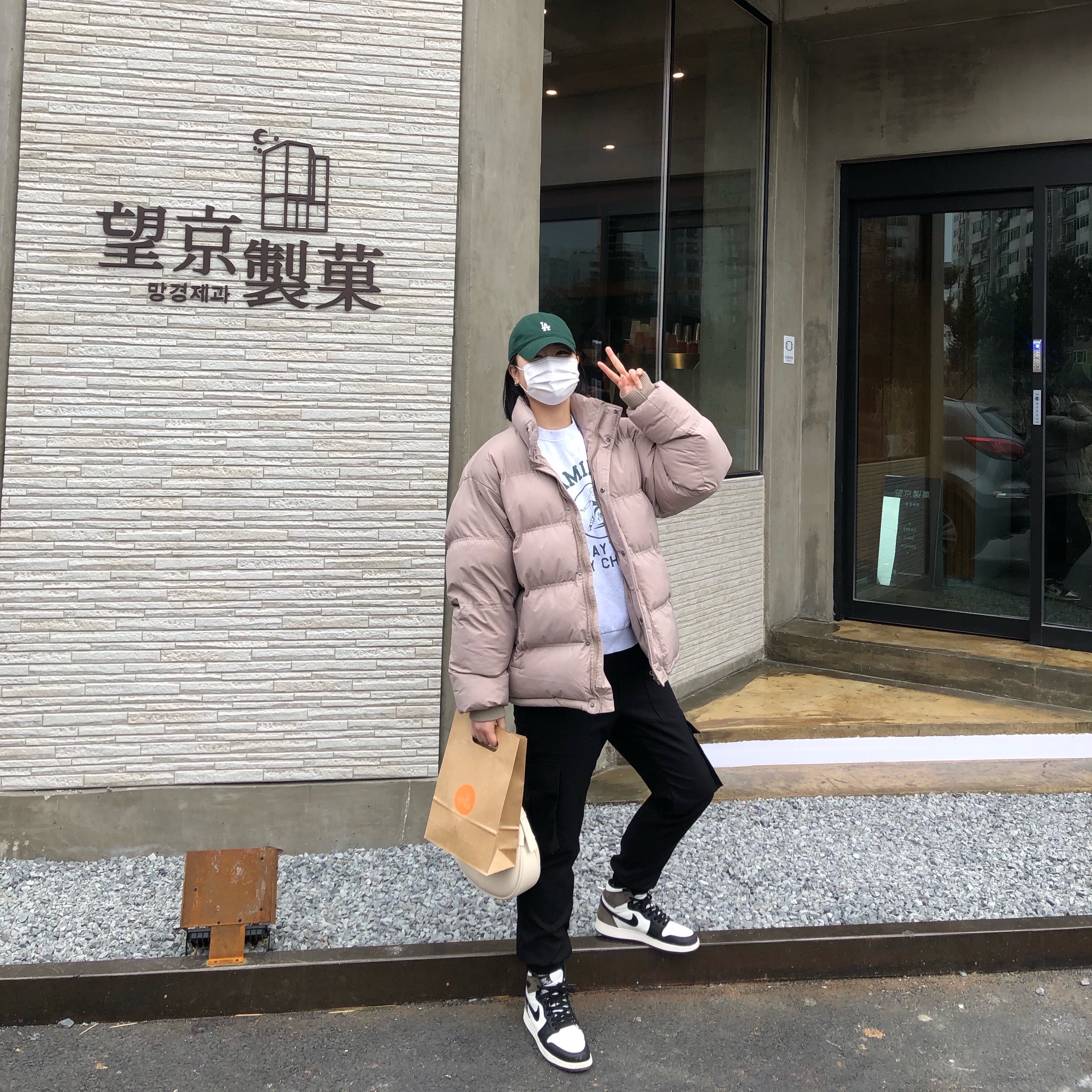 Jordan 1 Retro High OG Black Mocha, (GS) Jordan 1 Retro High OG Black Mocha 착용 스타일