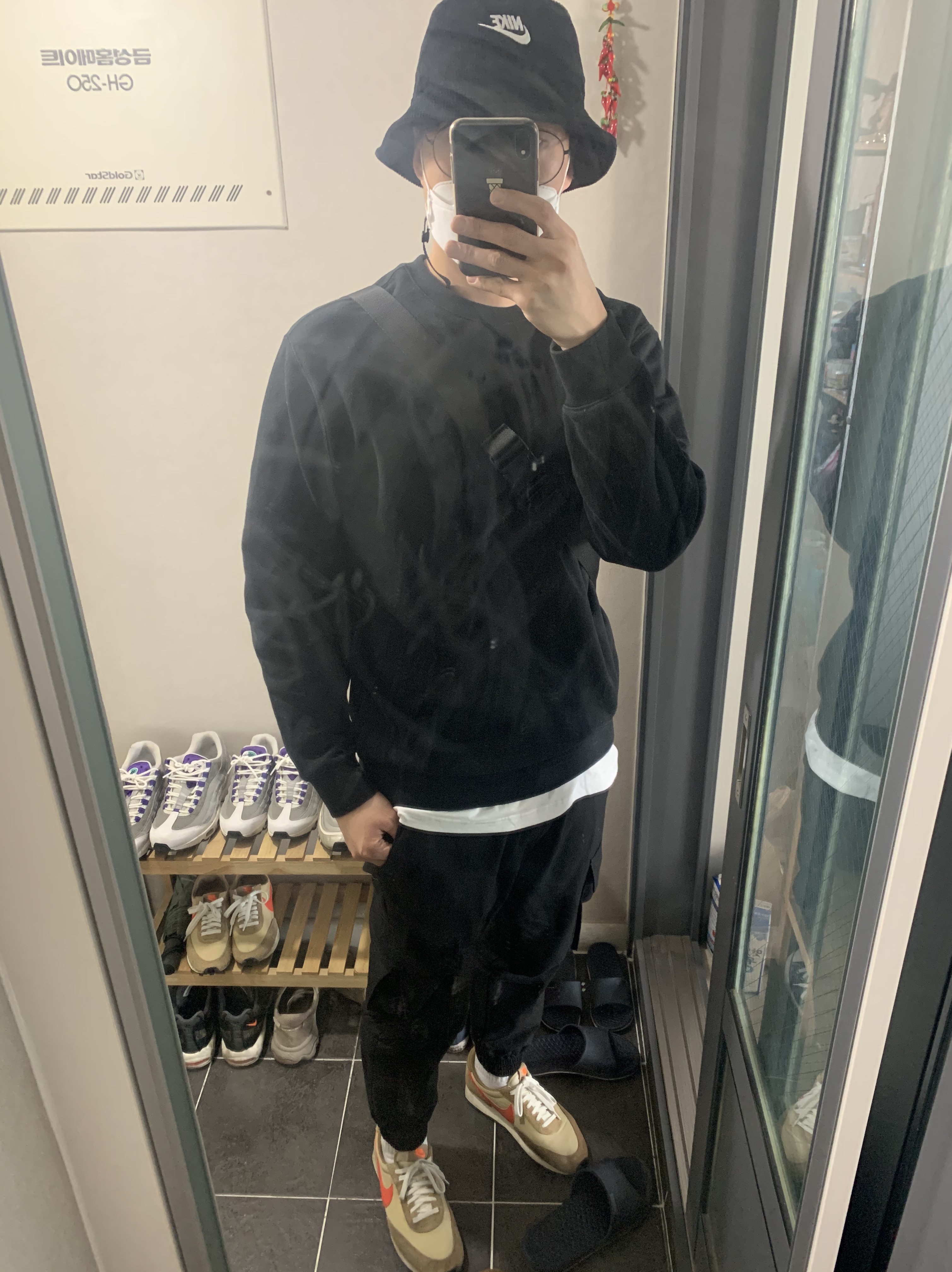 Nike Daybreak SP Vegas Gold College Orange, Nike Futura Corduroy Bucket Black 착용 스타일