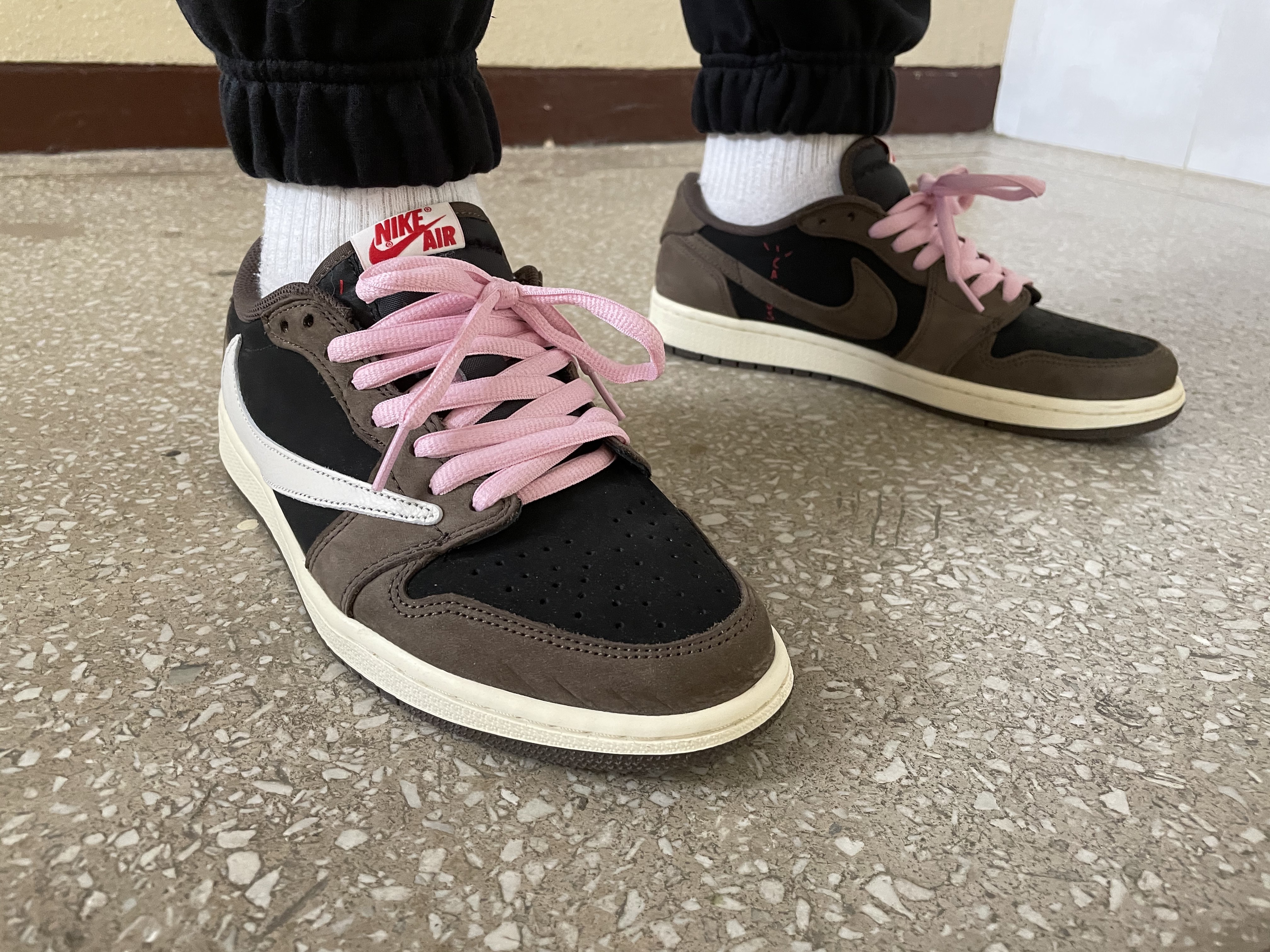 Jordan 1 x Travis Scott Retro Low OG SP Mocha 착용 스타일