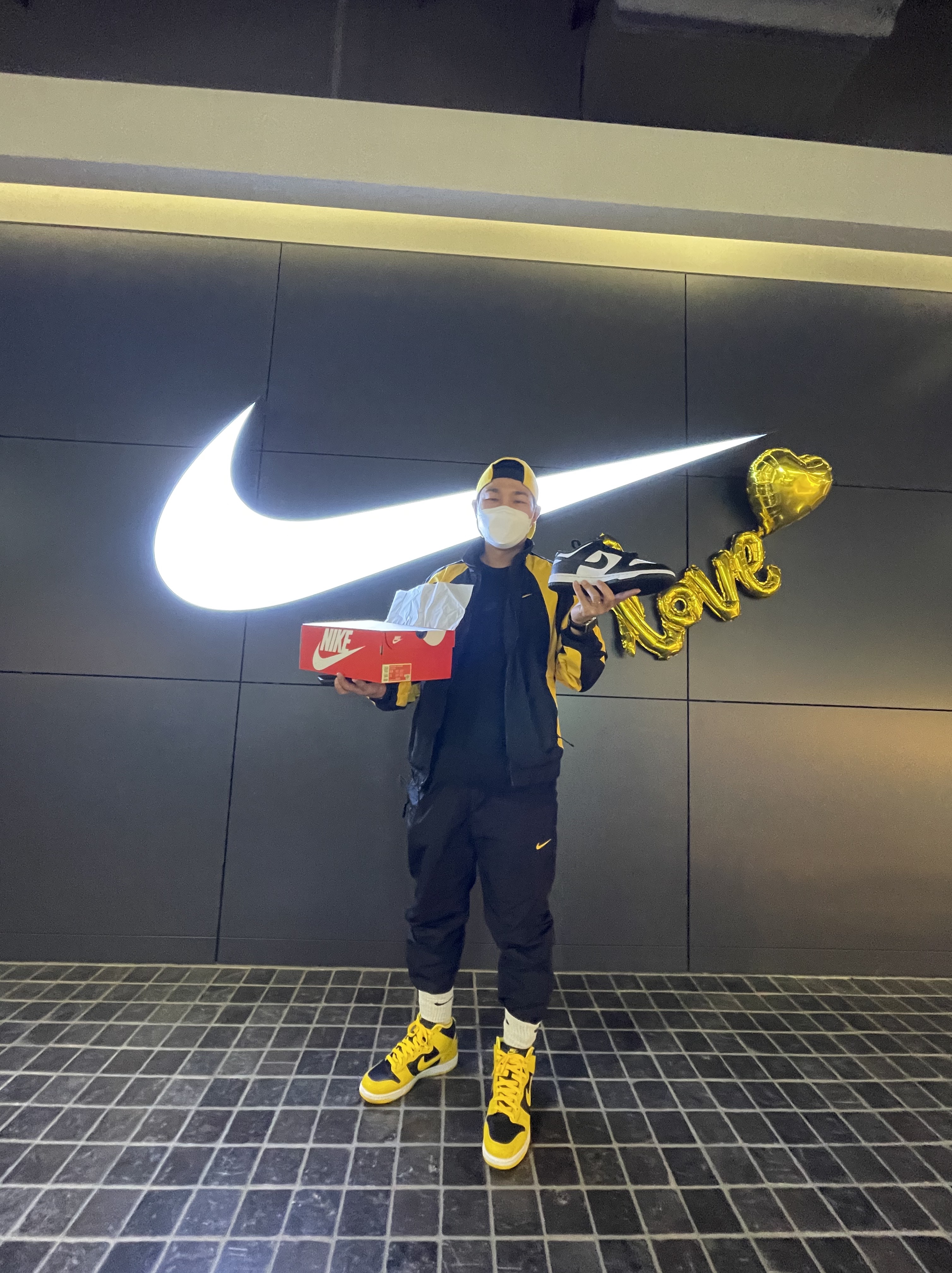 Nike Dunk Low Retro Black, Nike Dunk High SP Varsity Maize 착용 스타일 - 2