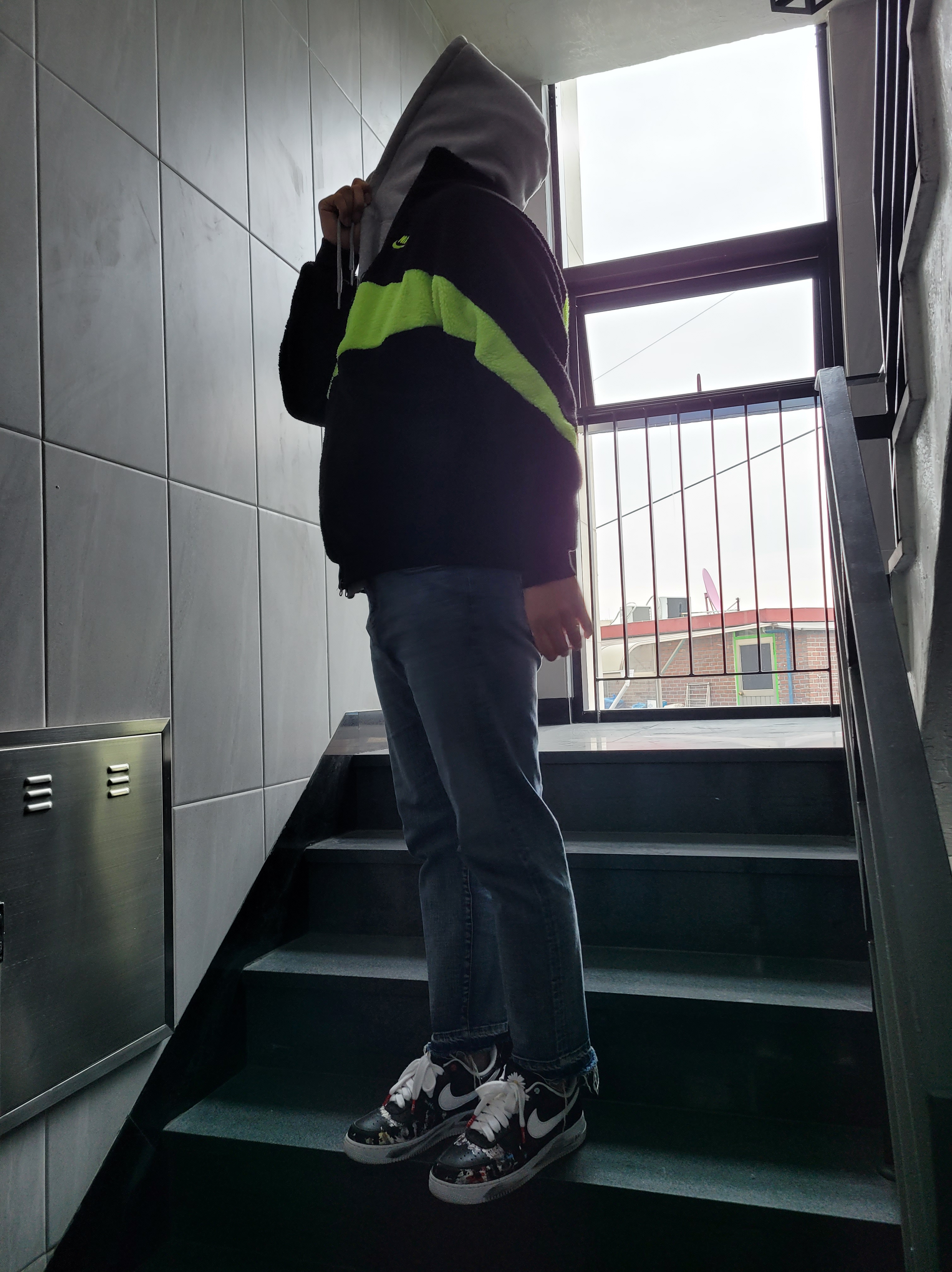 Nike x Peaceminusone Air Force 1 Low Para-Noise, Nike Big Swoosh Full Zip Jacket Black Volt 착용 스타일