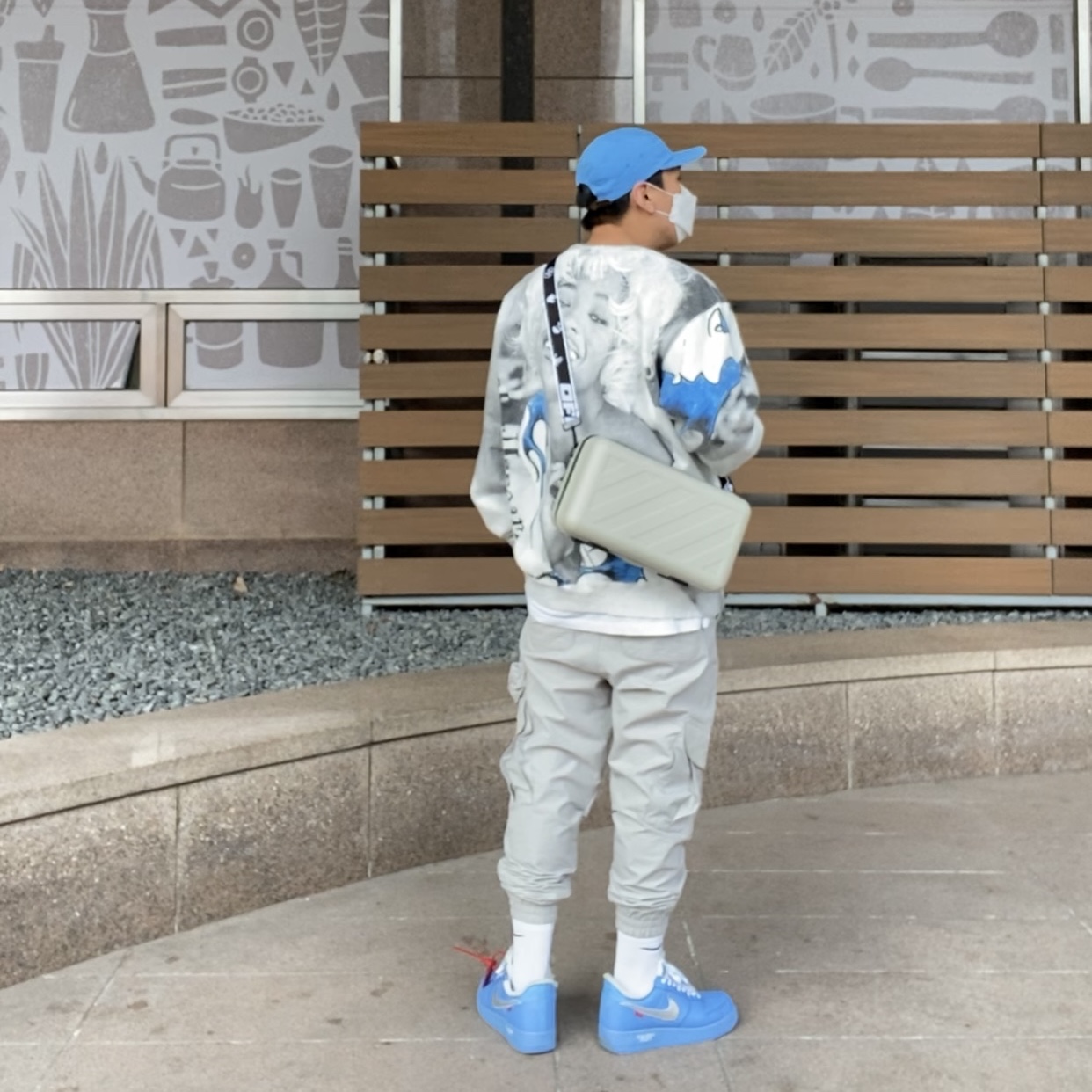 Nike x Off-White Air Force 1 Low MCA University Blue, Off-White x Amore Pacific Protection Box (Without Cosmetics) 착용 스타일 - 2