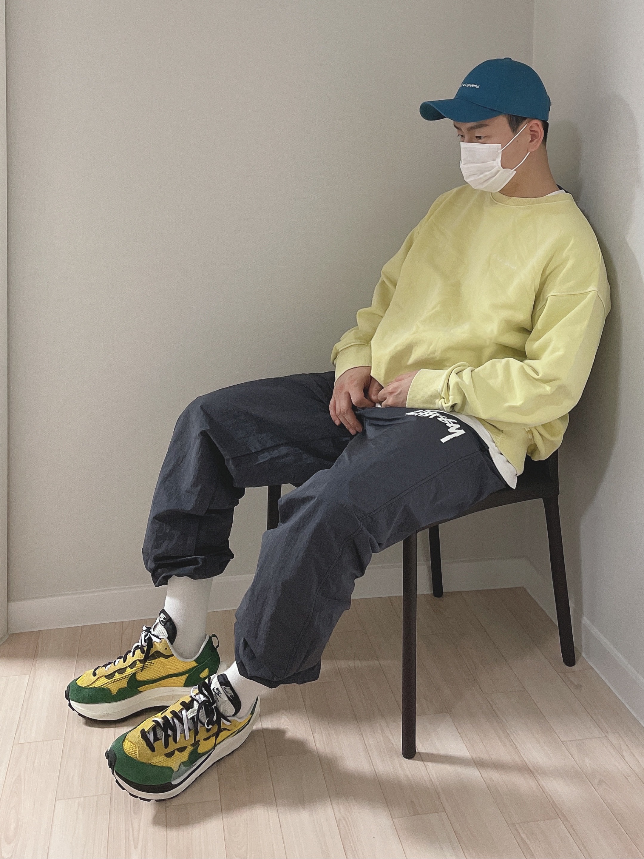 Nike x Sacai VaporWaffle Tour Yellow & Gorge Green Sail, Nike x Stussy Beach Pants Off Noir 착용 스타일 - 1