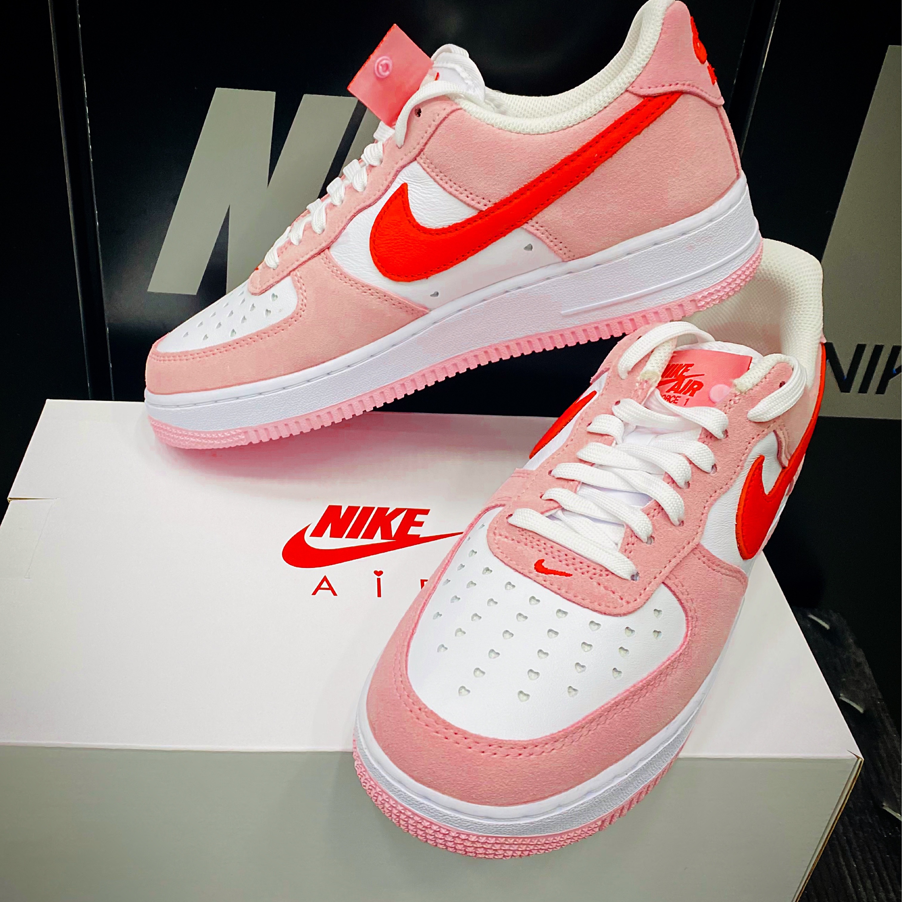 Nike Air Force 1 '07 QS Valentine's Day 착용 스타일