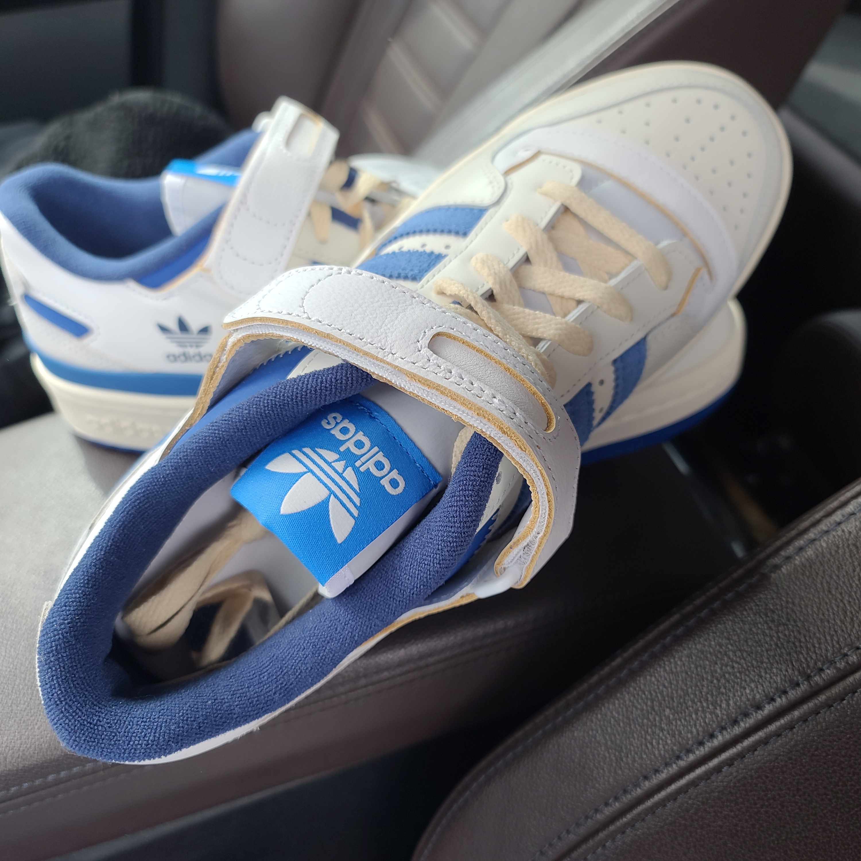 Adidas OG Forum 84 Low Blue Thread 착용 스타일 - 4