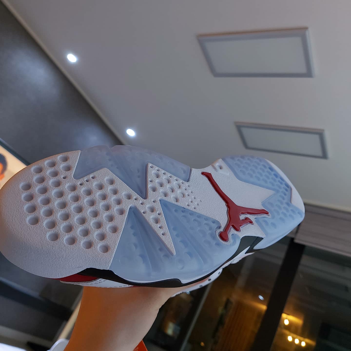 Jordan 6 Retro Carmine 2021 착용 스타일 - 3