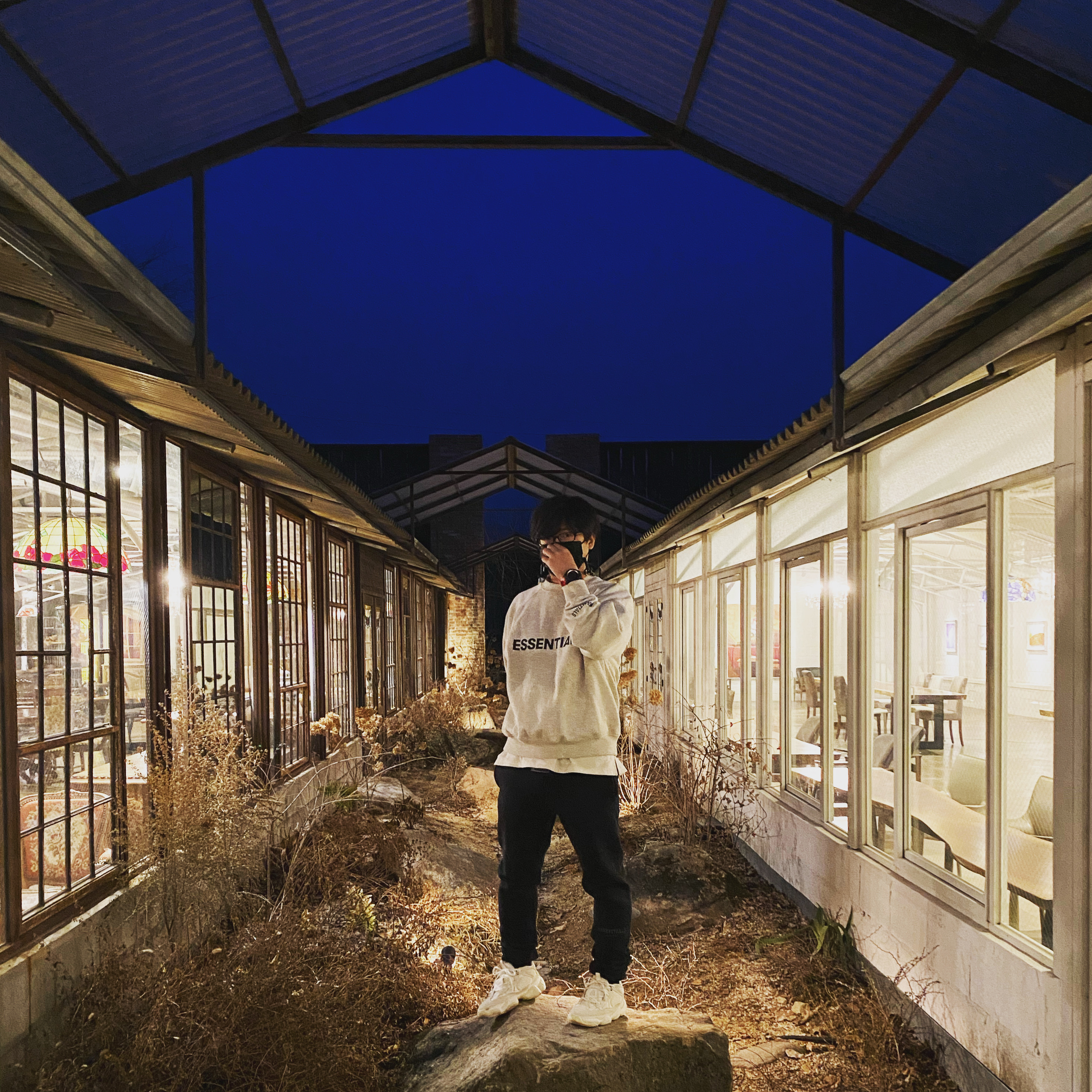 Essentials 3D Silicon Applique Crewneck Oatmeal/Oatmeal Heather/Light Heather Oatmeal 2020, Essentials Sweatpants Dark Slate/Black 2020 착용 스타일