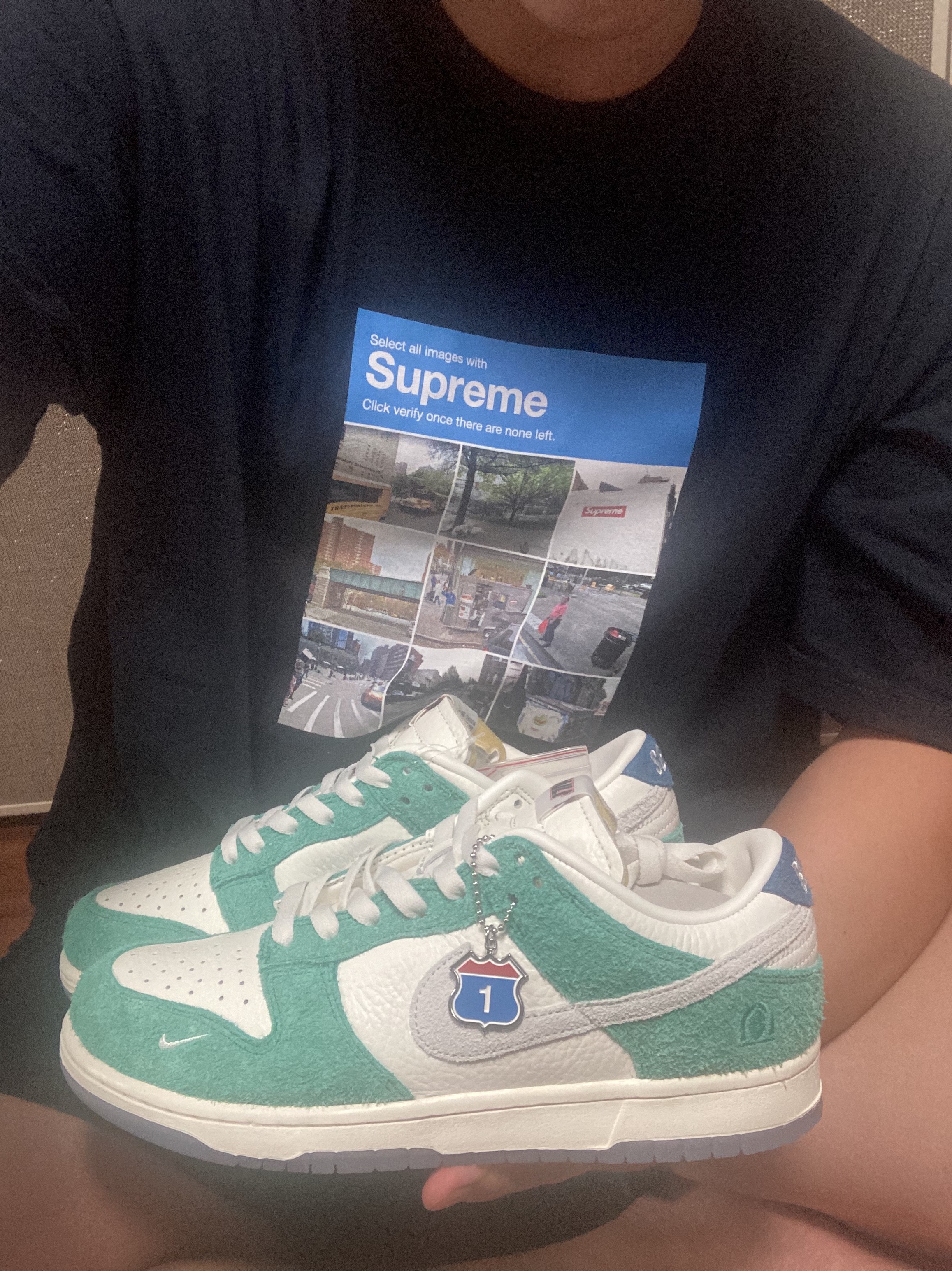 Nike x Kasina Dunk Low Road Sign - Kasina Exclusive, Supreme Verify T-Shirt Navy - 20FW 착용 스타일