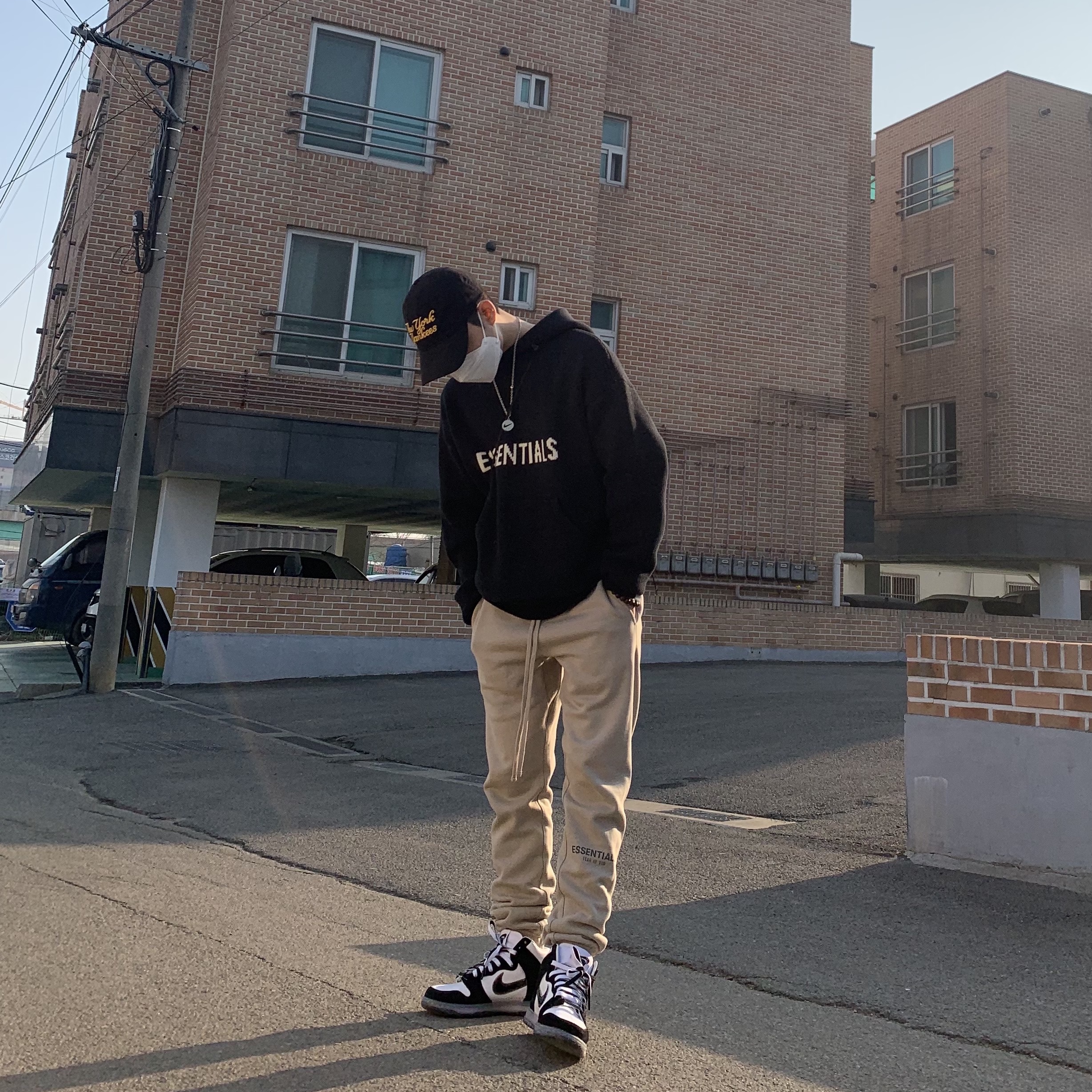 Essentials Knit Hoodie Black - 20FW, Essentials Sweatpants Tan - 20FW 착용 스타일