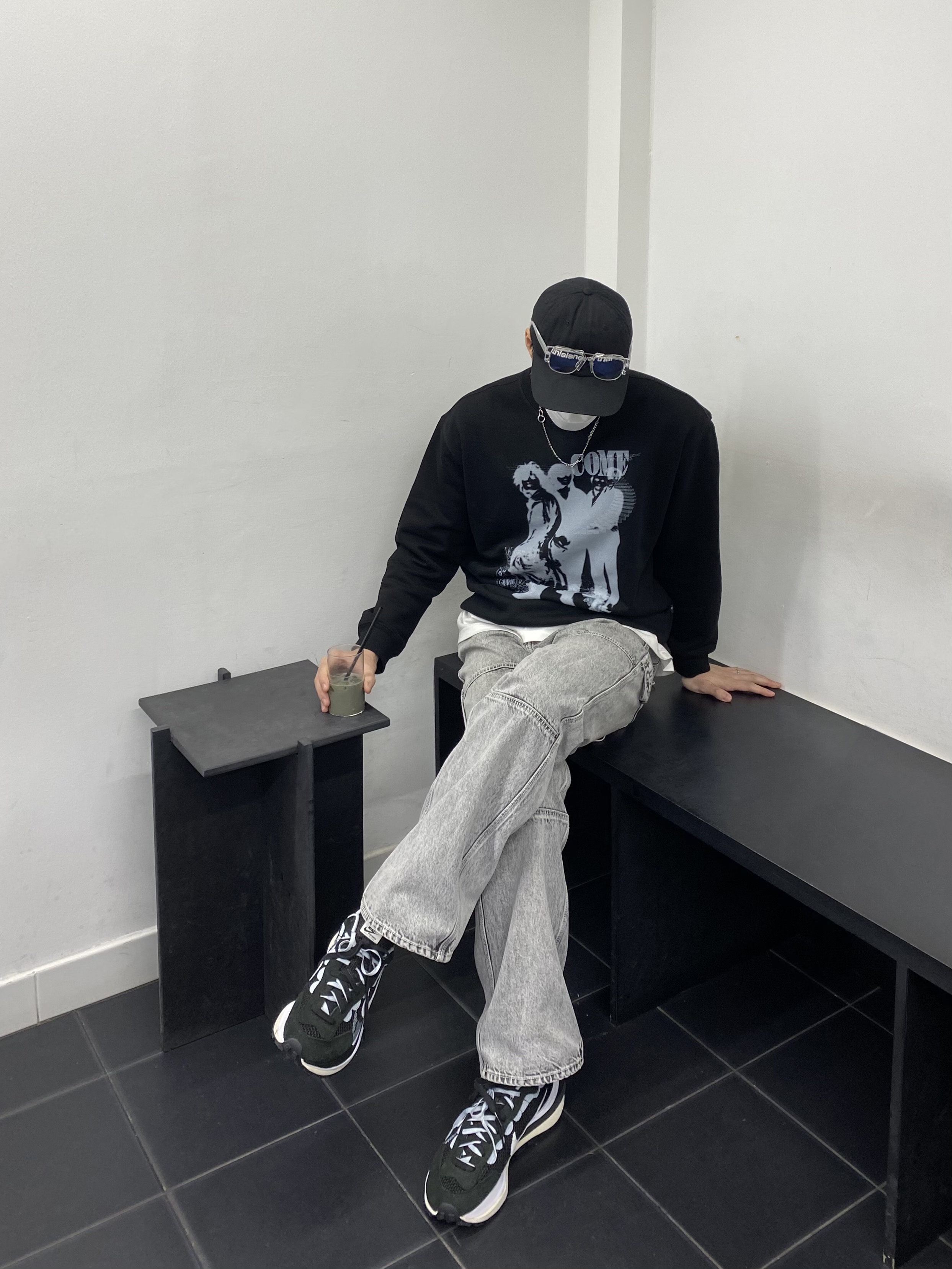 Nike x Sacai VaporWaffle Black White 착용 스타일 - 2
