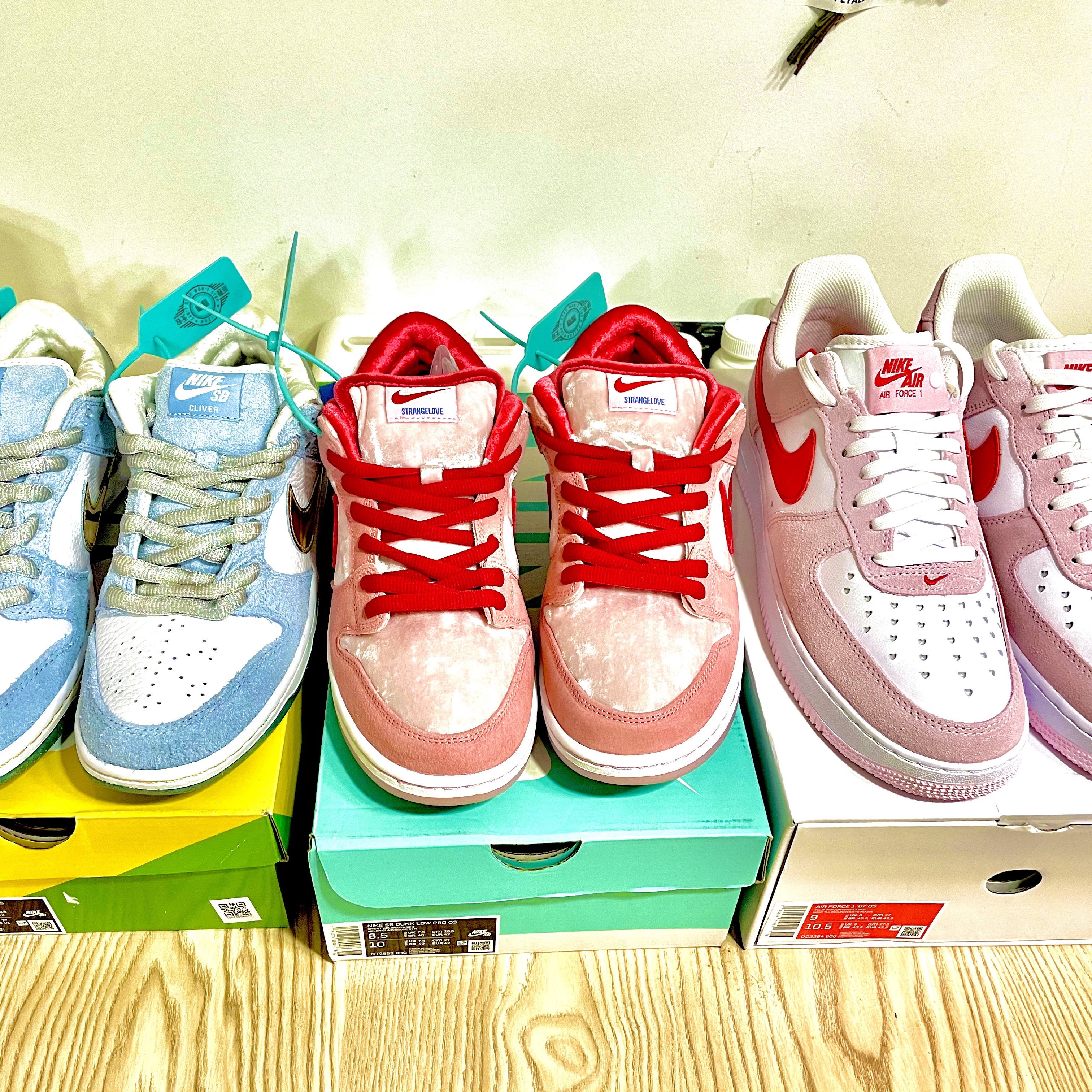 Nike x StrangeLove SB Dunk Low Pink (Regular Box), Nike x Sean Cliver SB Dunk Low Holiday Special 착용 스타일 - 2