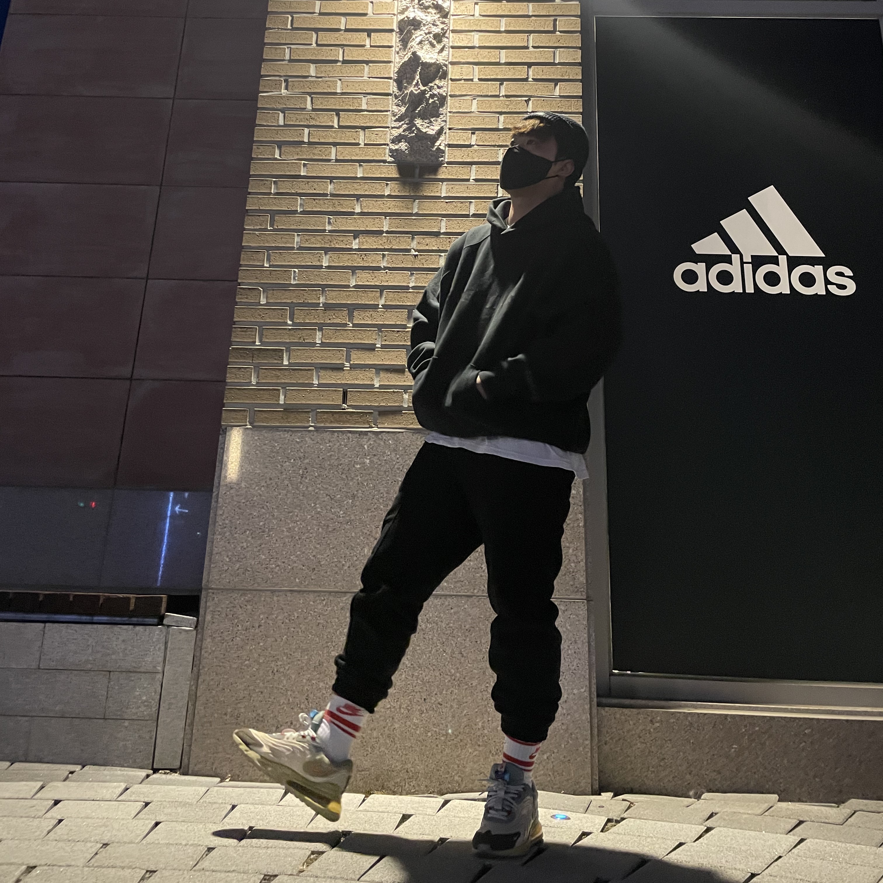 Essentials 3D Silicon Applique Pullover Hoodie Dark Slate/Black 2020, Nike x Travis Scott Air Max 270 React Cactus Trails 착용 스타일 - 1