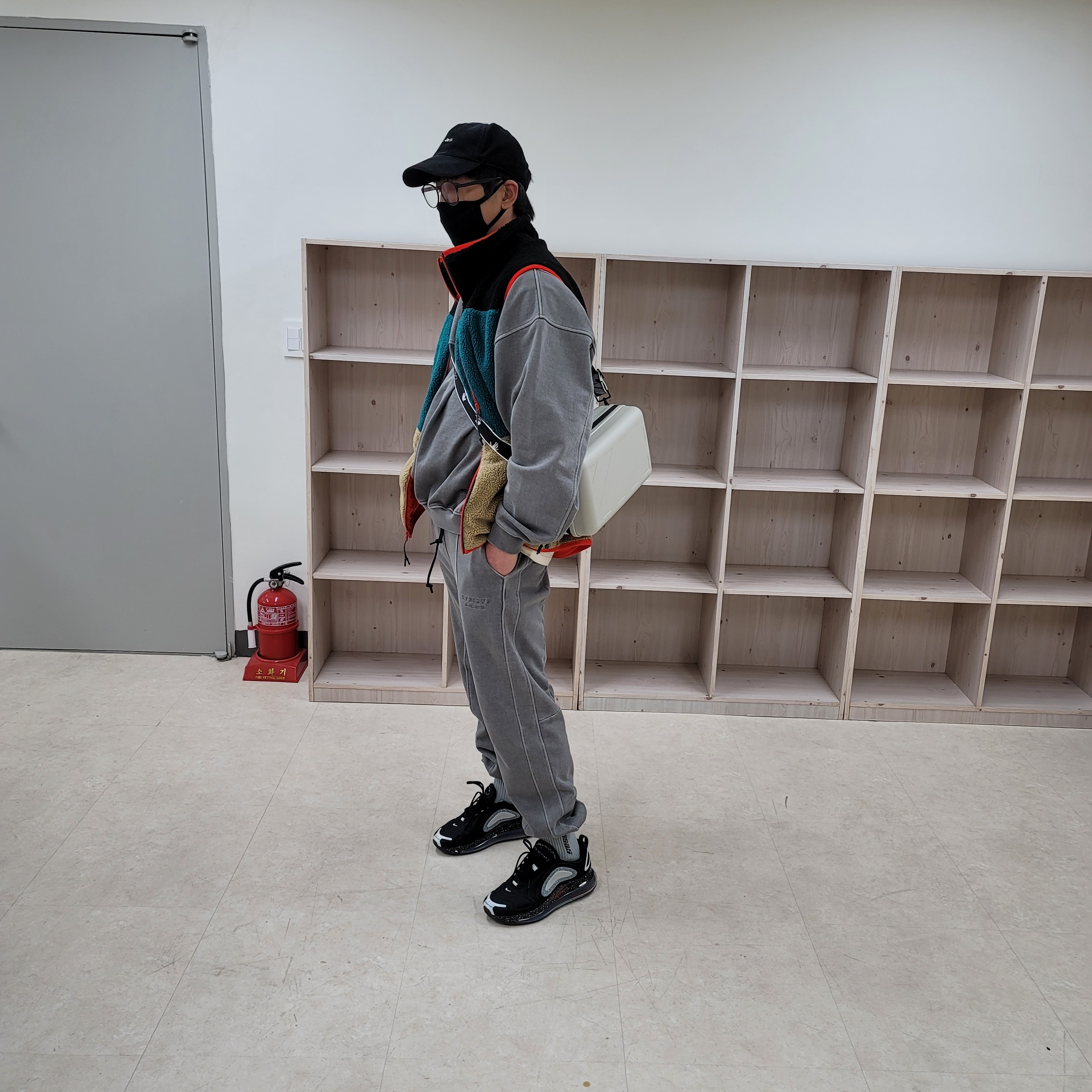 Off-White x Amore Pacific Protection Box (Without Cosmetics), Nike x Undercover Air Max 720 Black 착용 스타일