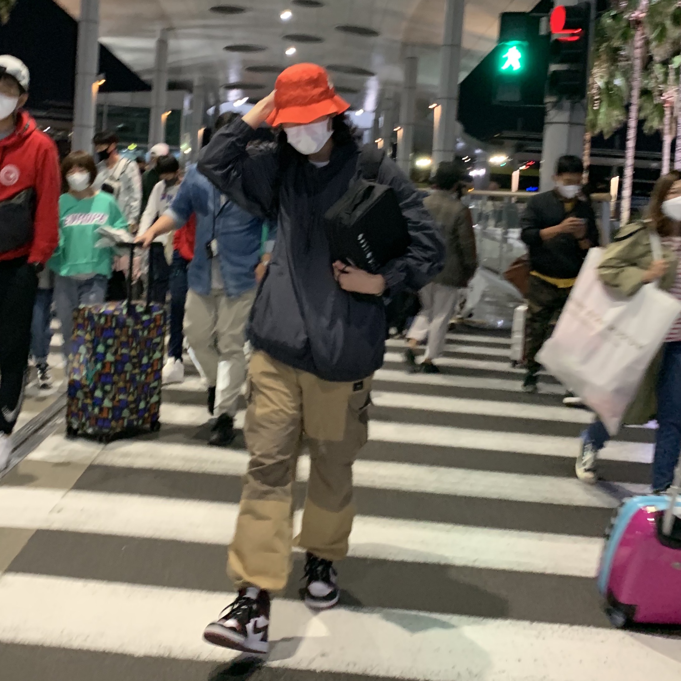 Jordan 1 Retro High OG Bloodline, Nike x Stussy Windrunner Jacket Off Noir 착용 스타일