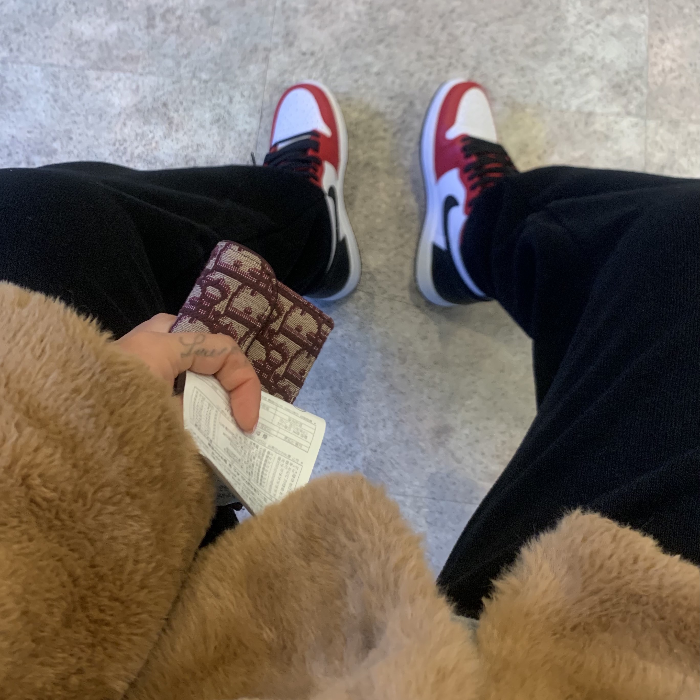 (W) Jordan 1 Retro High Satin Red 착용 스타일