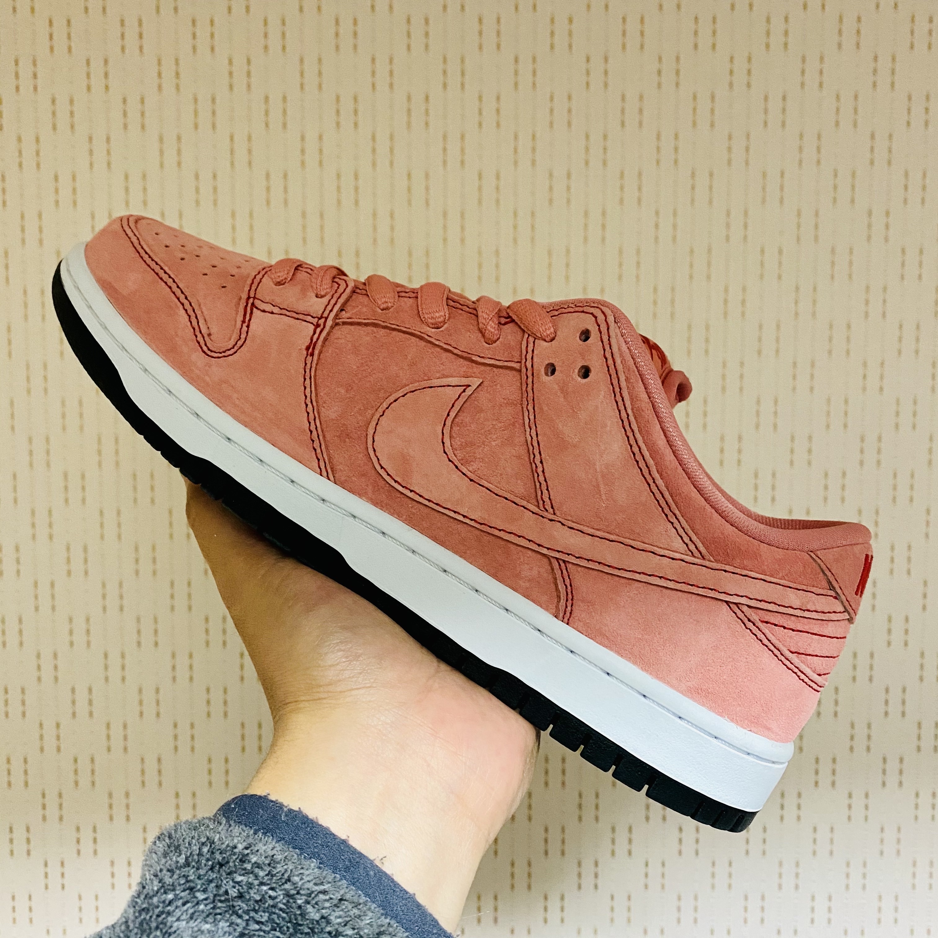 Nike SB Dunk Low Pro Pink Pig 착용 스타일