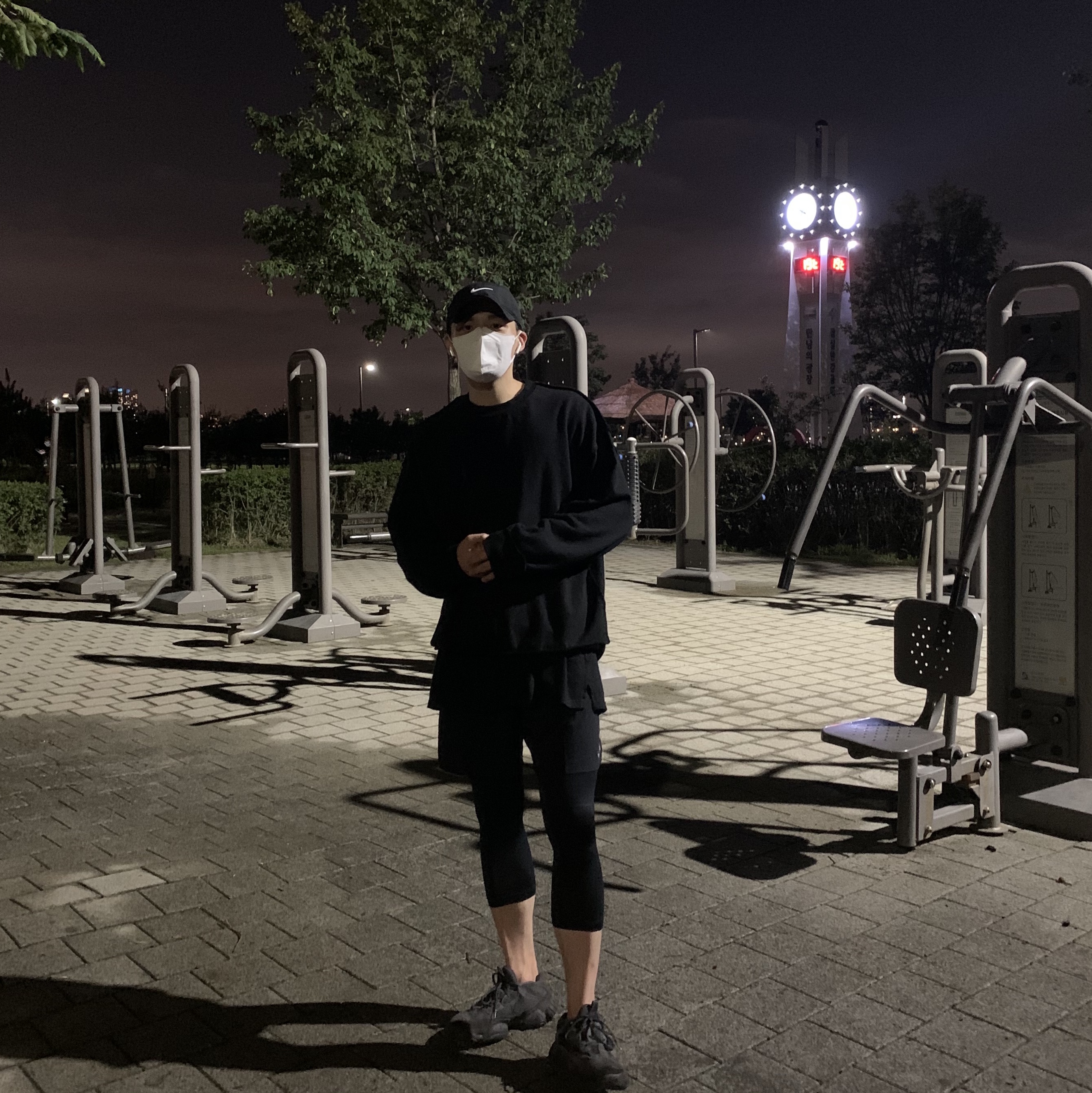 Adidas Yeezy 500 Utility Black 2018/2020 착용 스타일