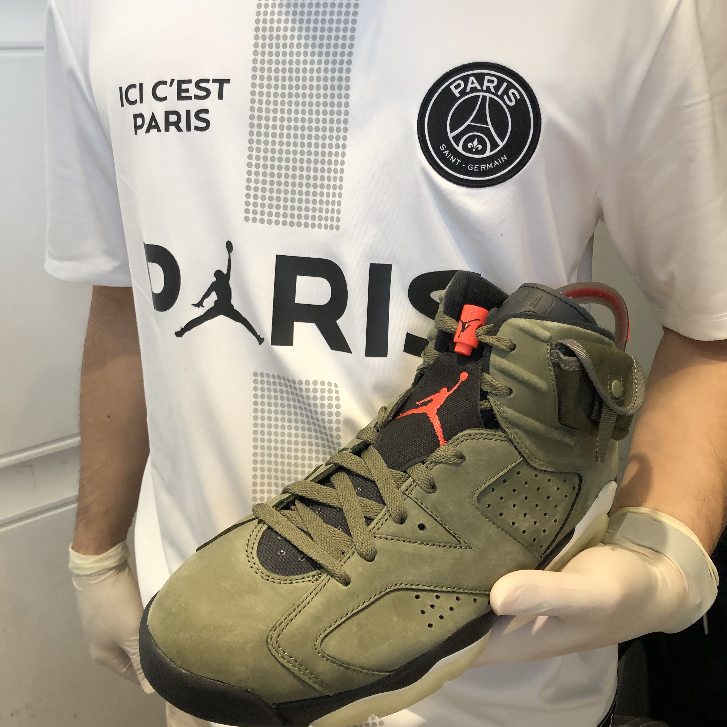 Jordan 6 x Travis Scott Retro Olive 착용 스타일 - 2