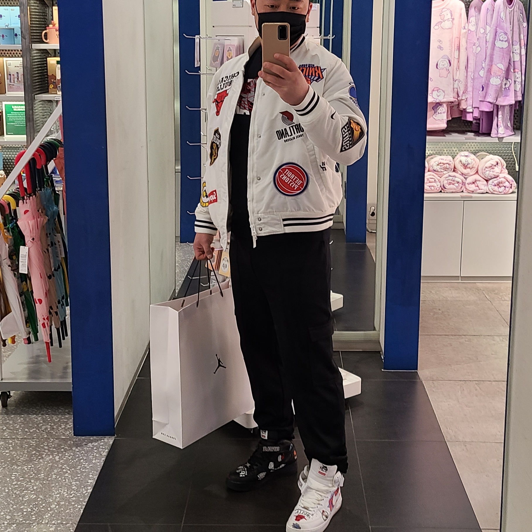 Nike x Supreme Air Force 1 Mid NBA White, Nike x Supreme Air Force 1 Mid NBA Black 착용 스타일