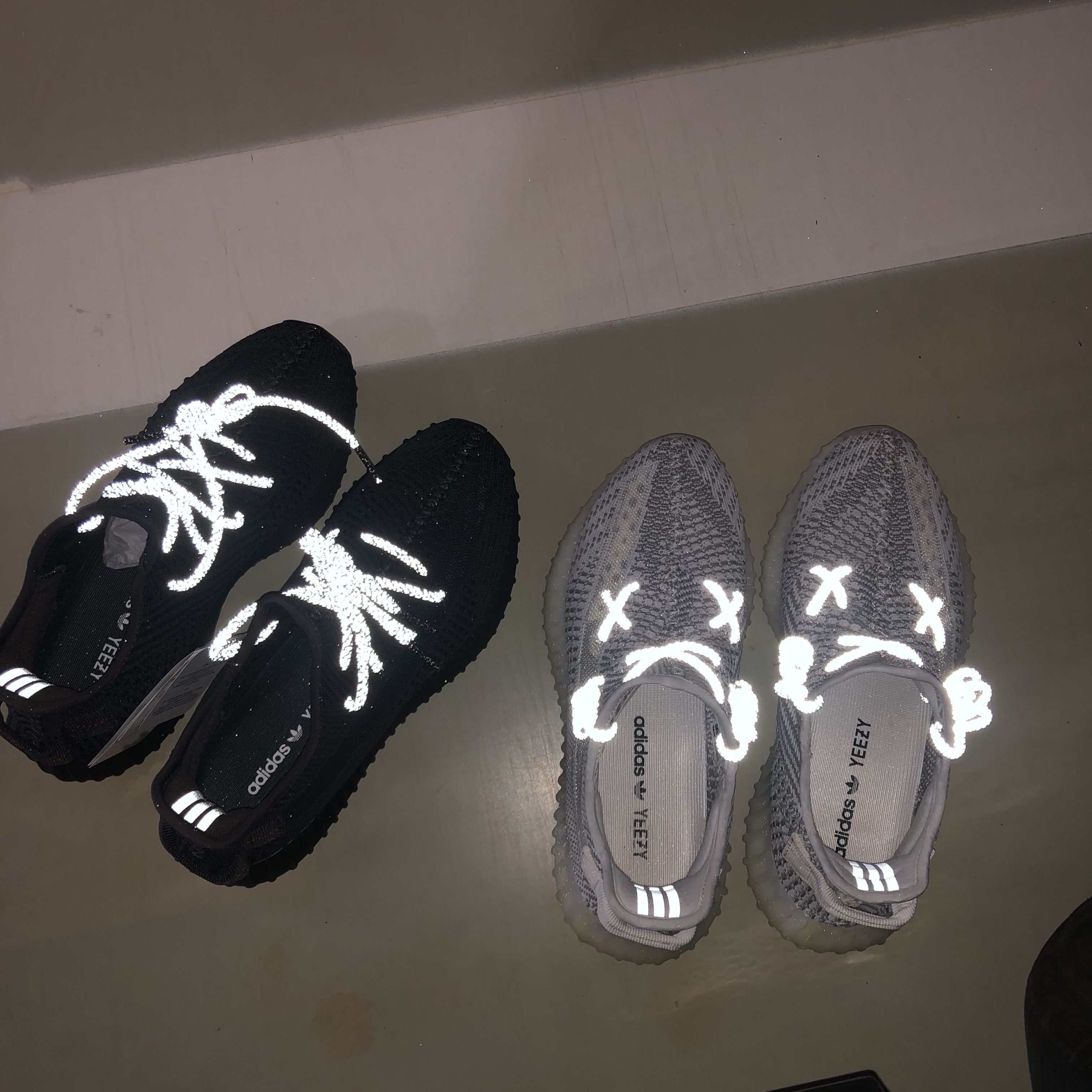 Adidas Yeezy Boost 350 V2 Static - Non-Reflective 2018 착용 스타일 - 3