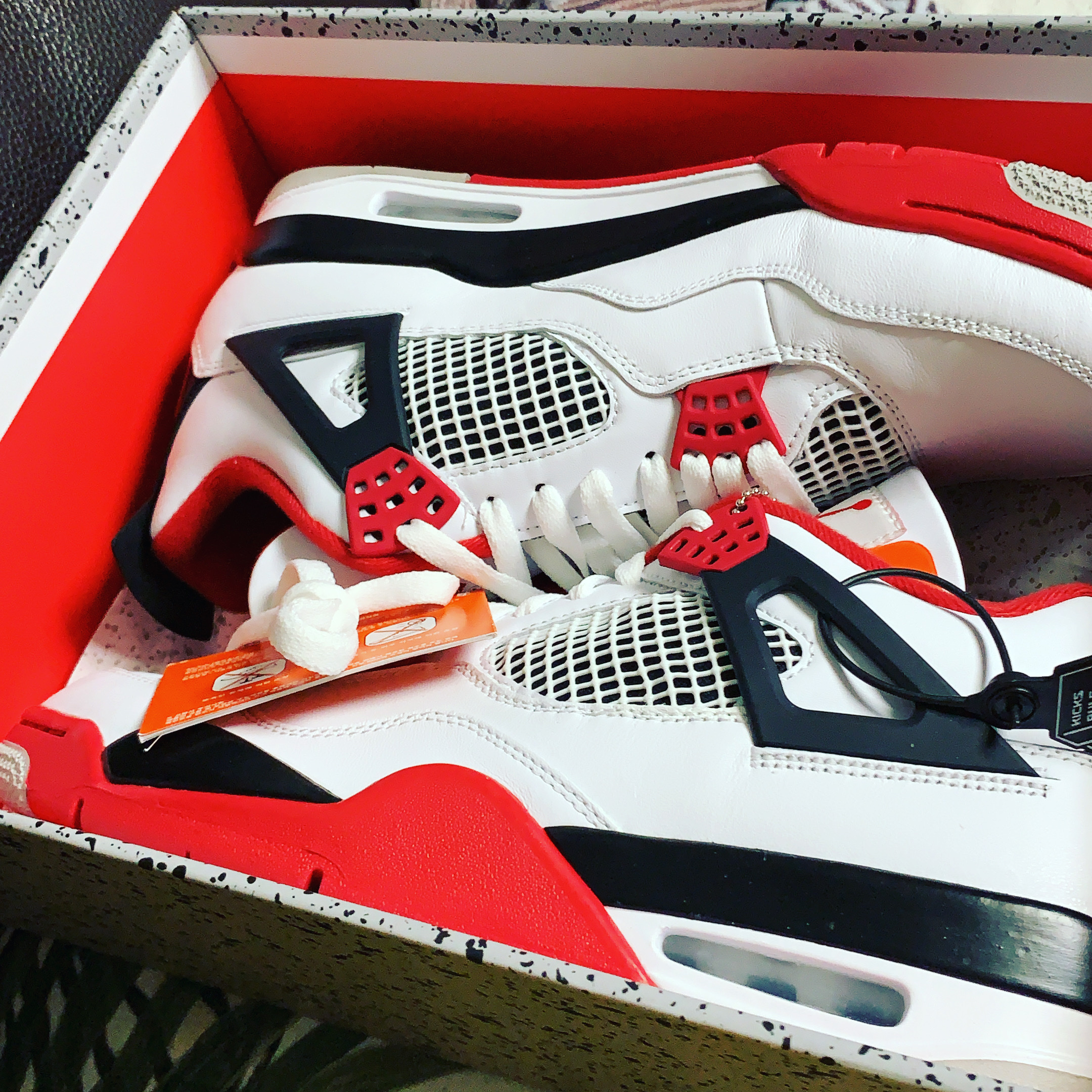 Jordan 4 Retro OG Fire Red 2020 착용 스타일
