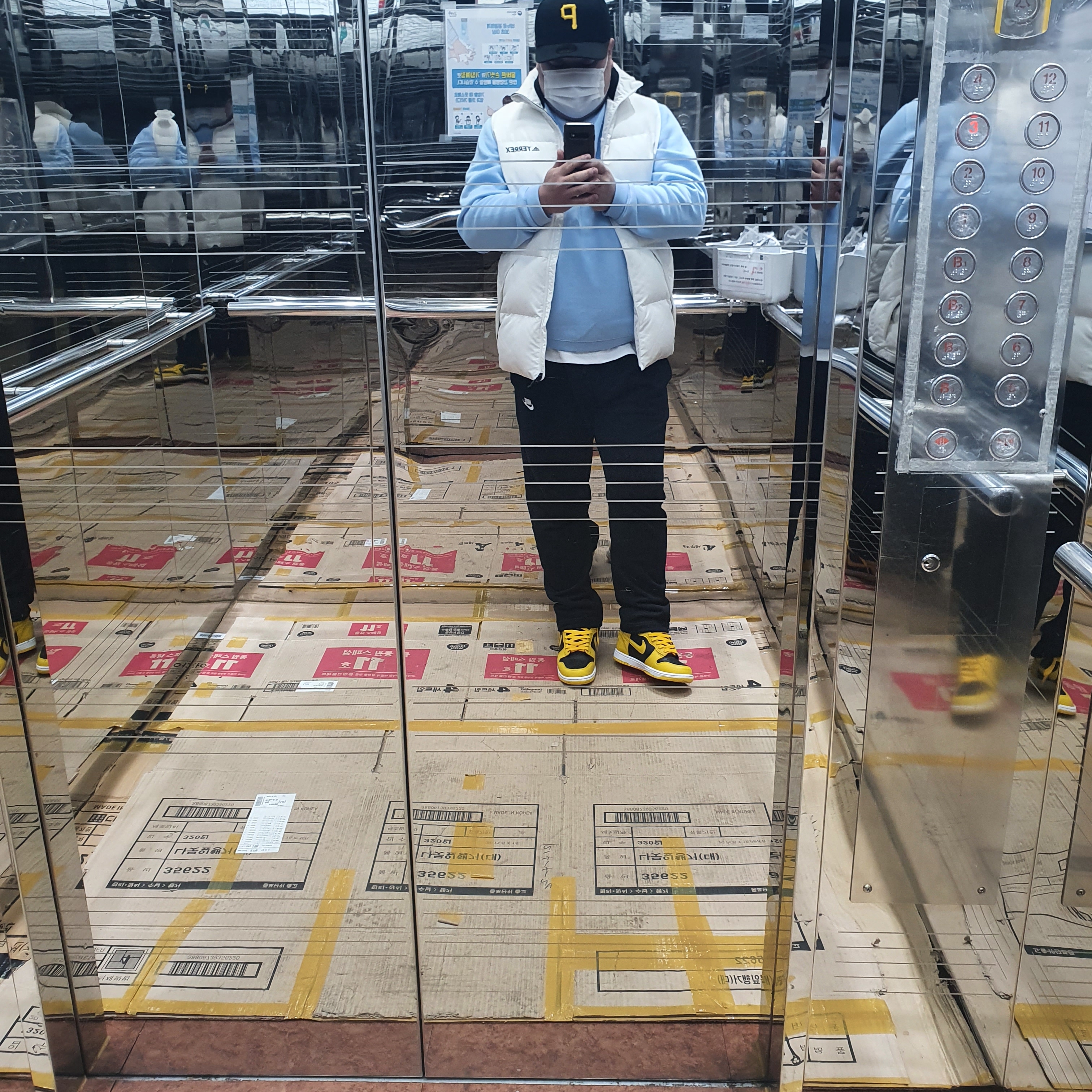 Nike Dunk High SP Varsity Maize 착용 스타일
