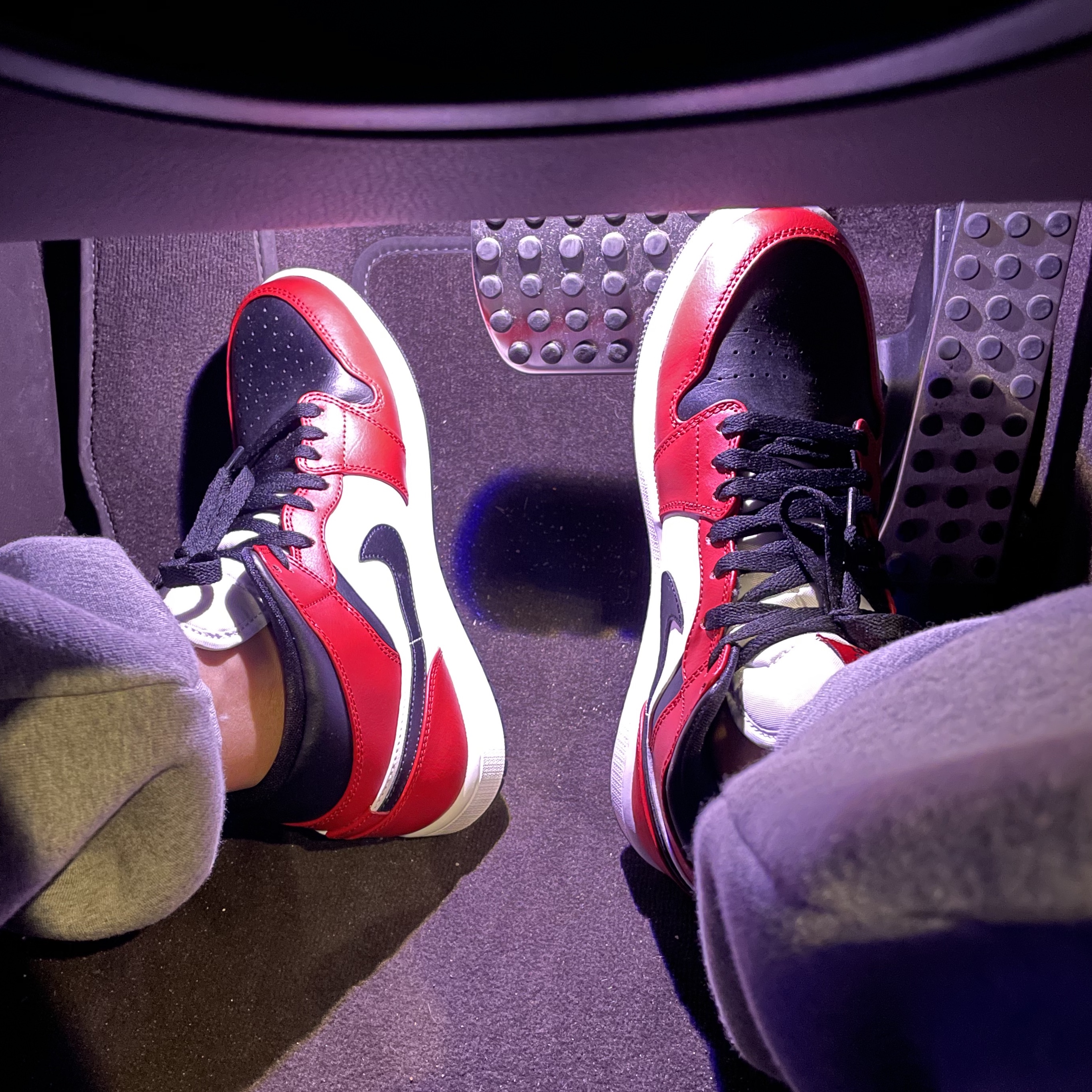 Jordan 1 Mid Chicago Black Toe 착용 스타일 - 2