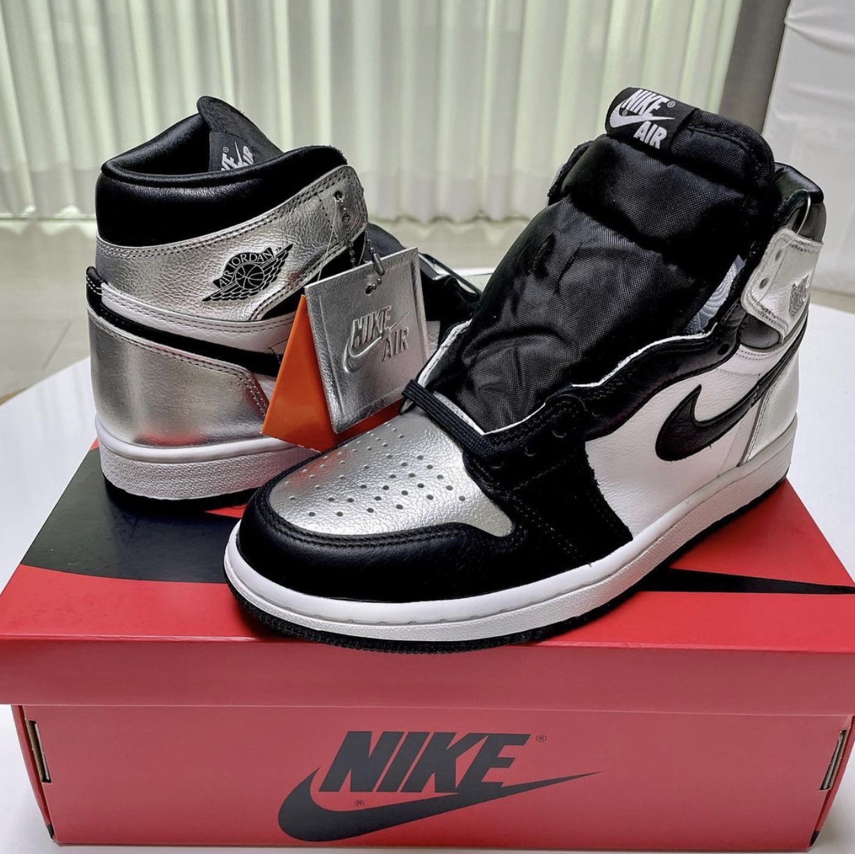 (W) Jordan 1 Retro High OG Silver Toe 착용 스타일