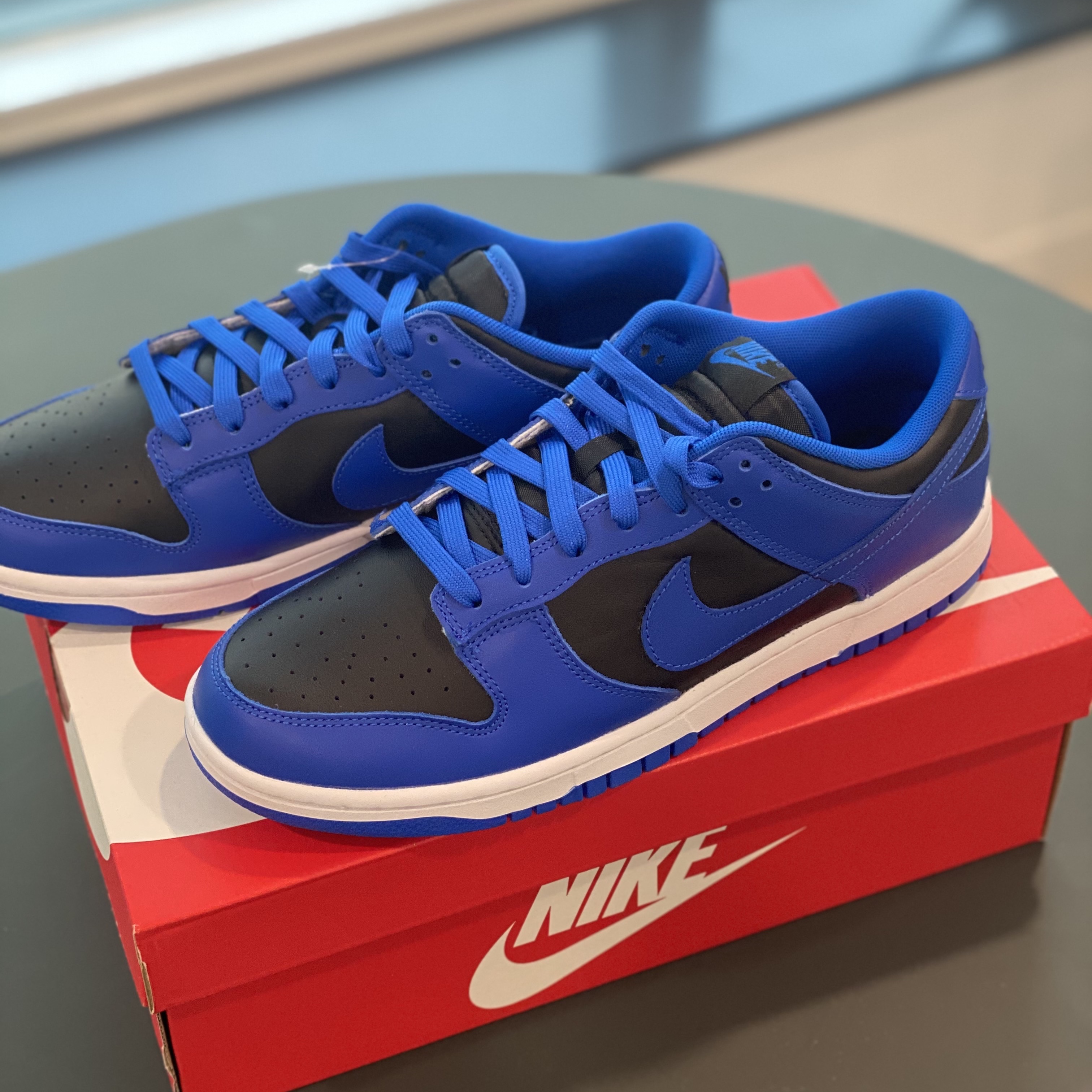 Nike Dunk Low Retro Hyper Cobalt 착용 스타일 - 2