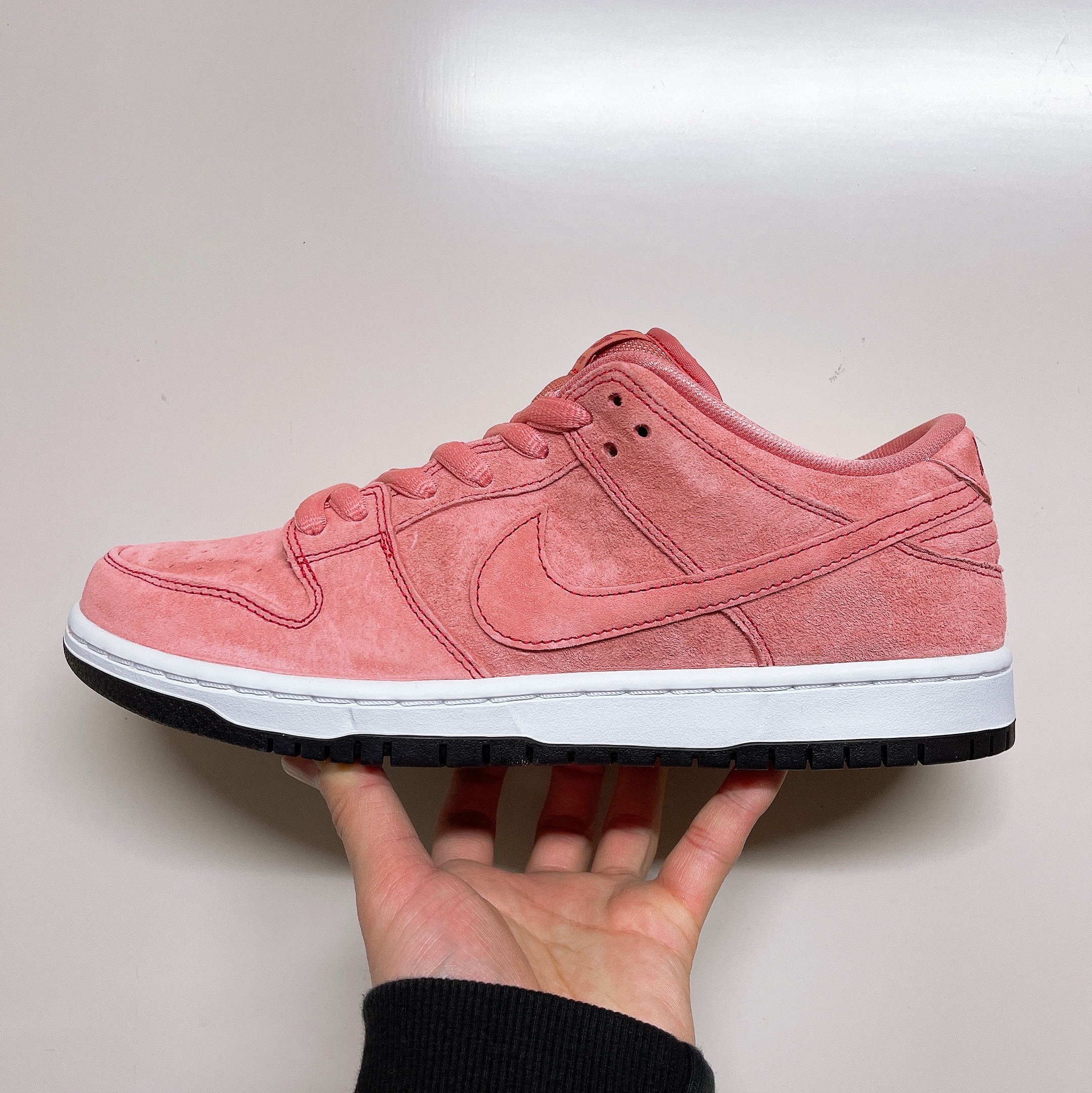 Nike SB Dunk Low Pro Pink Pig 착용 스타일
