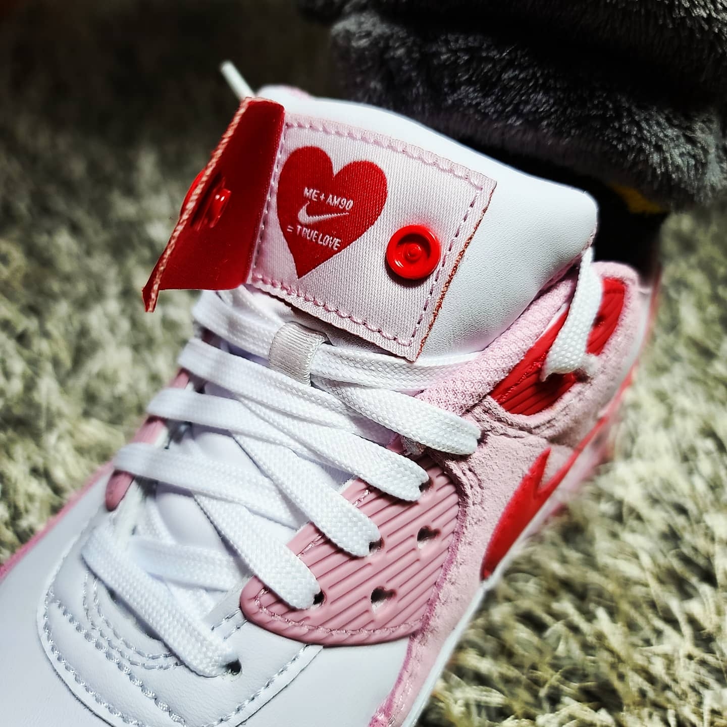 (W) Nike Air Max 90 QS Valentine's Day 착용 스타일 - 3