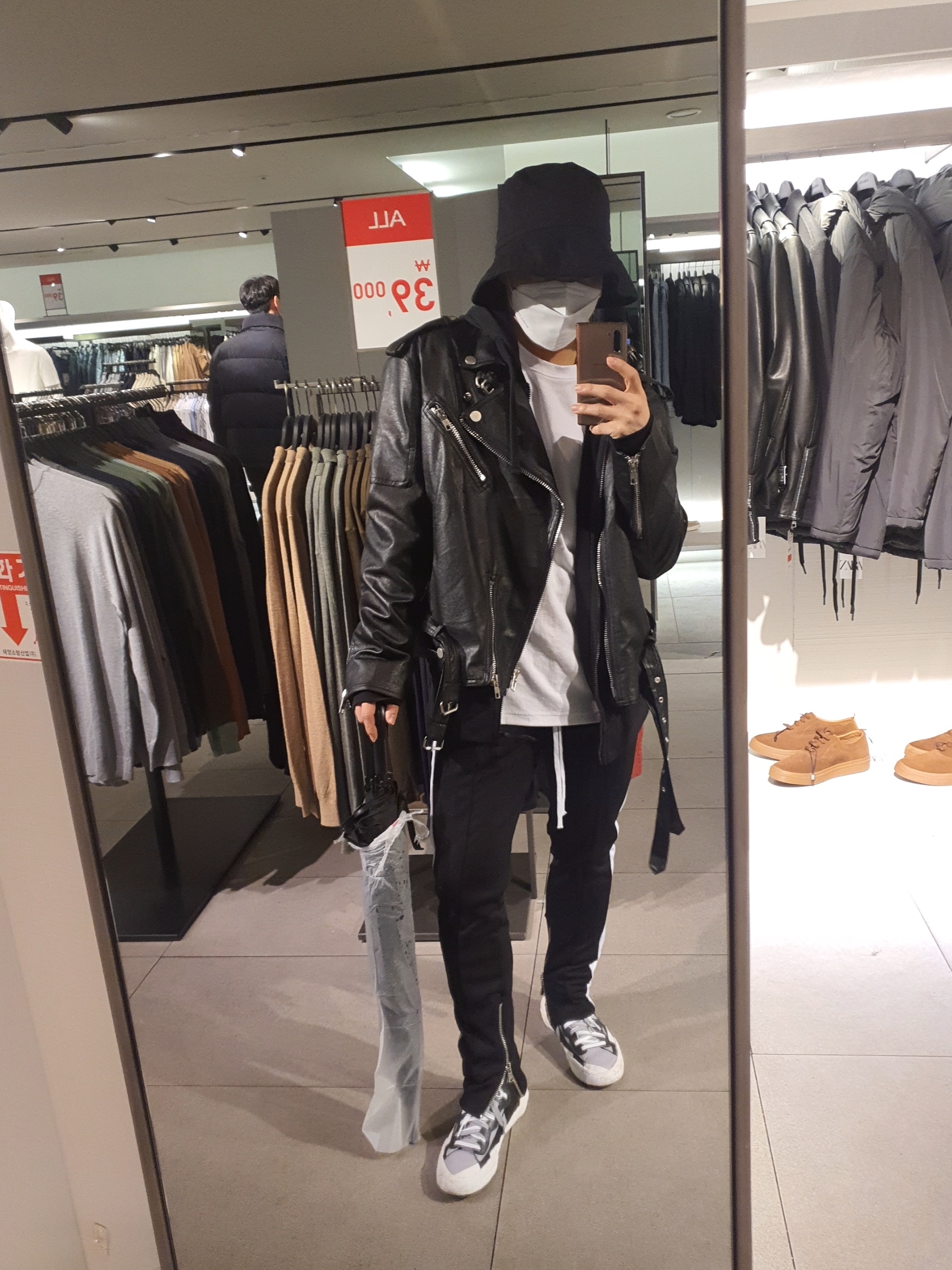 Nike x Sacai Blazer Mid Black Grey 착용 스타일