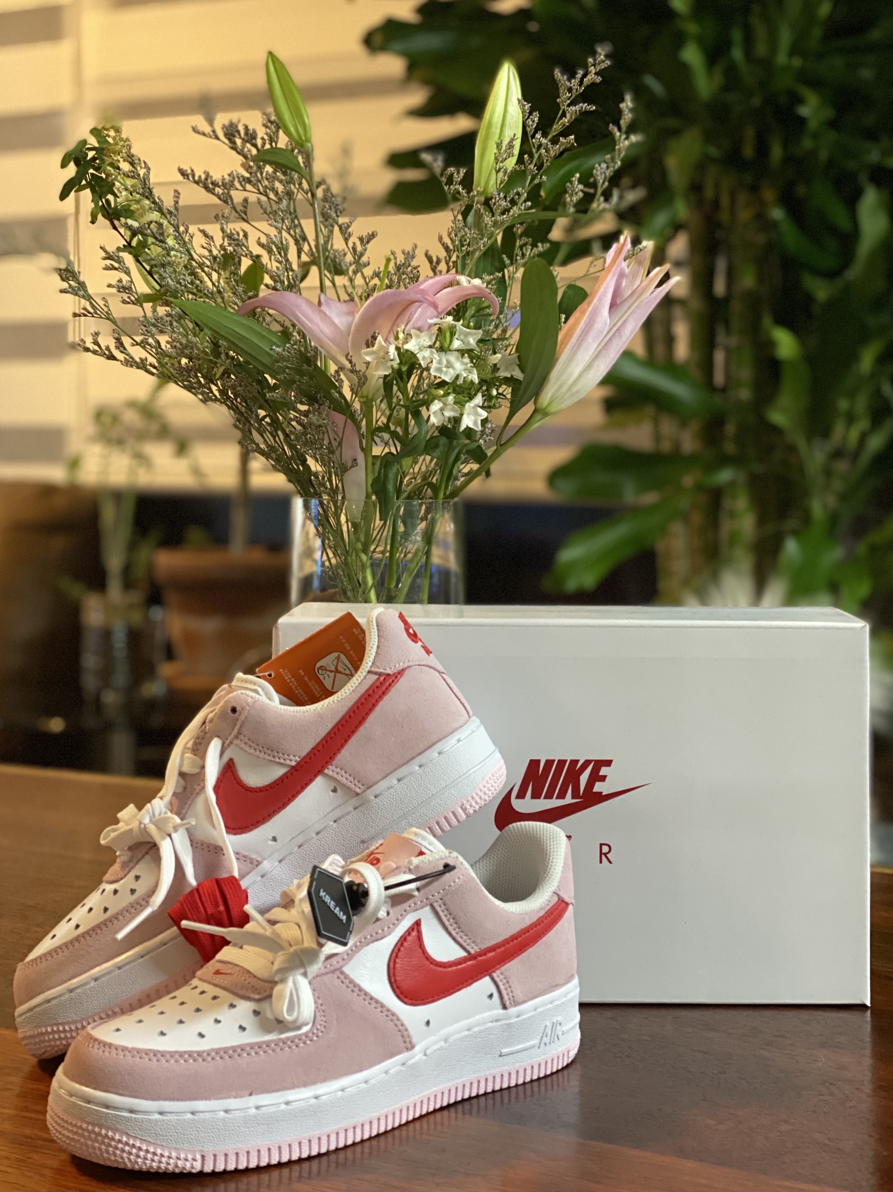 Nike Air Force 1 '07 QS Valentine's Day 착용 스타일