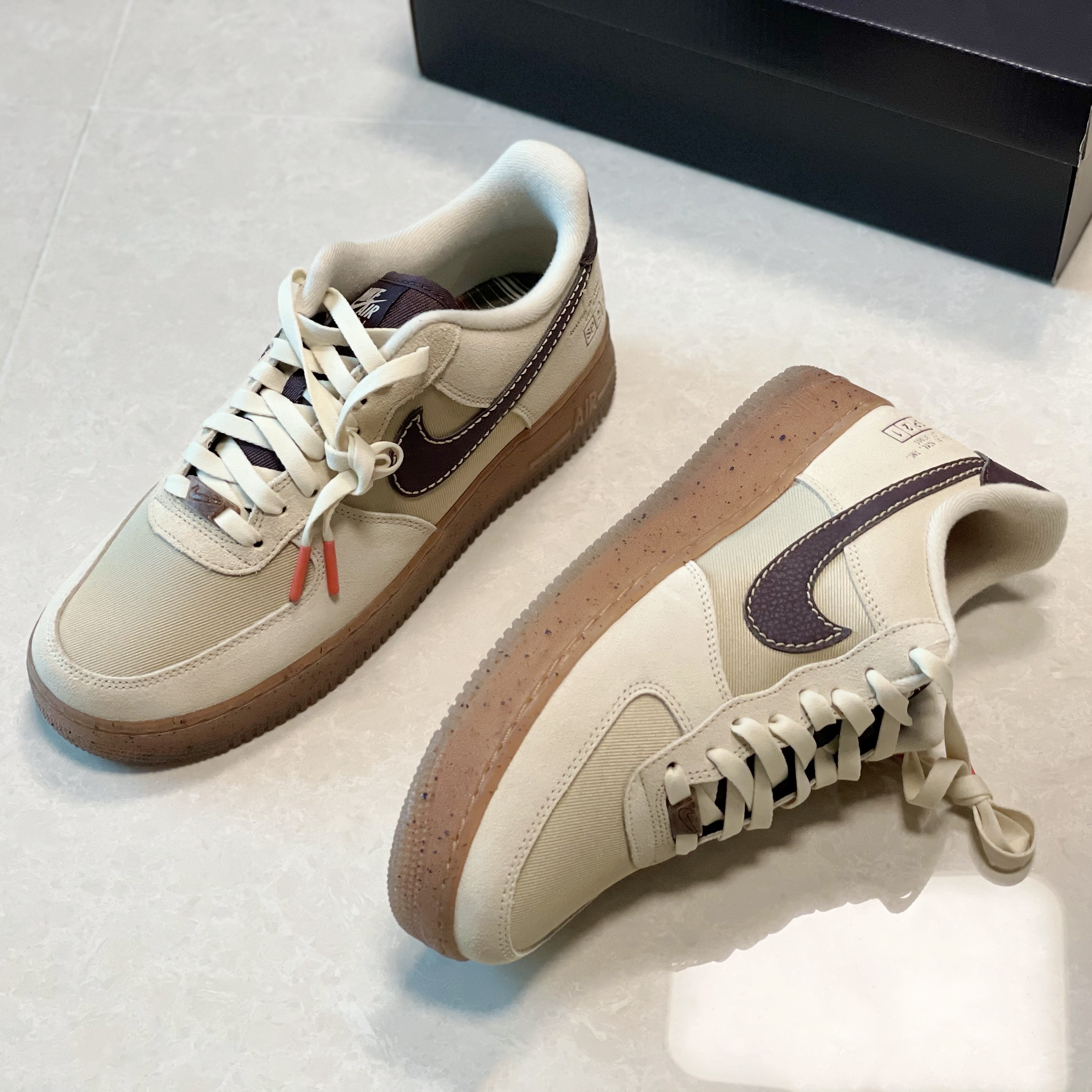 Nike Air Force 1 '07 LV8 Coffee 착용 스타일
