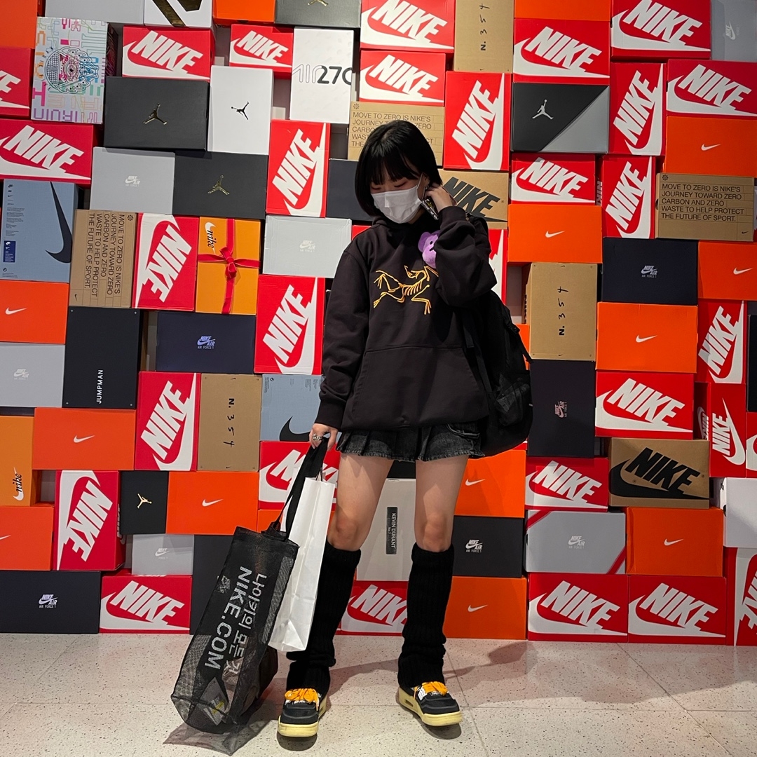Palace x Arc'teryx Hood Black - 20FW, Jordan 4 x Union Retro Off Noir 착용 스타일