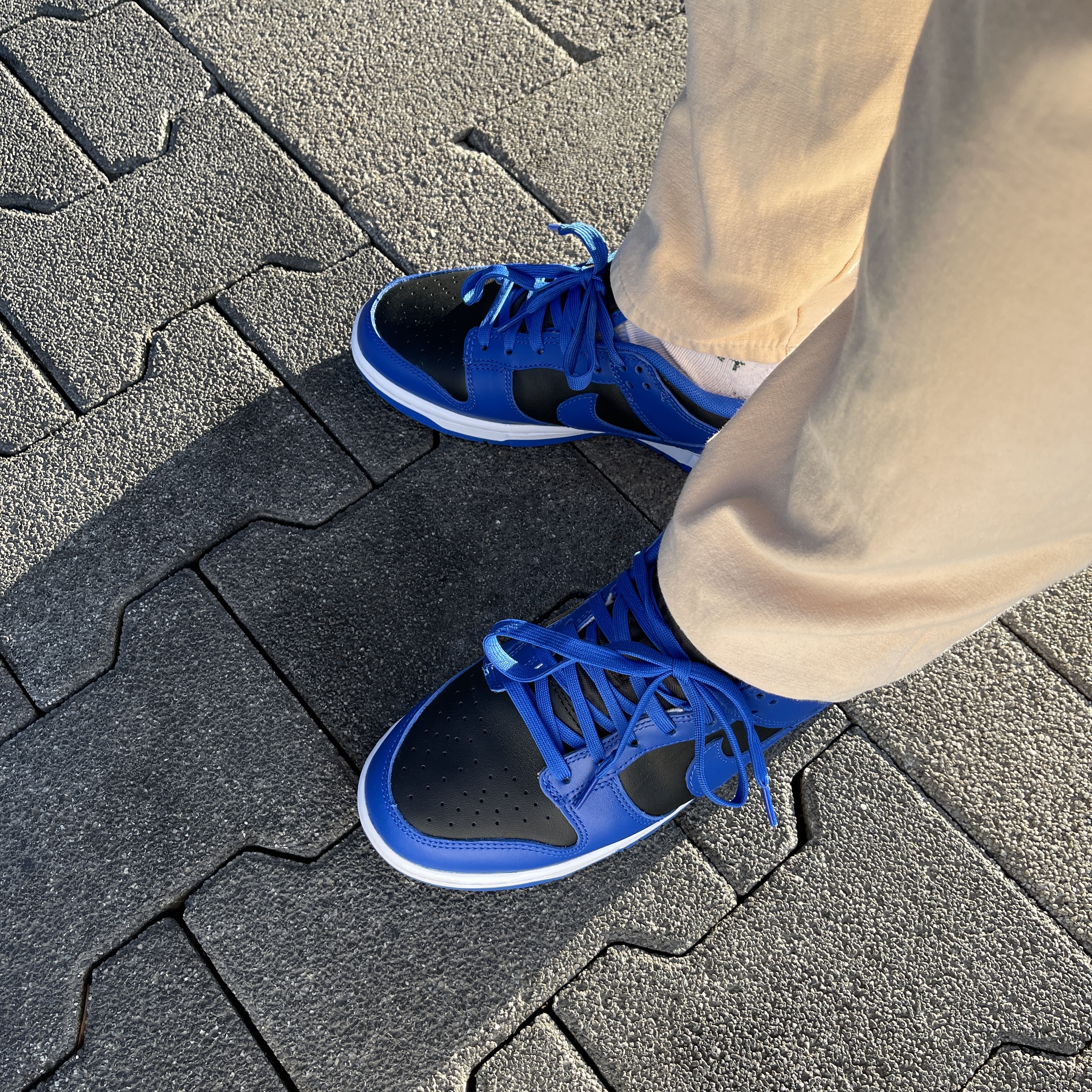Nike Dunk Low Retro Hyper Cobalt 착용 스타일 - 3
