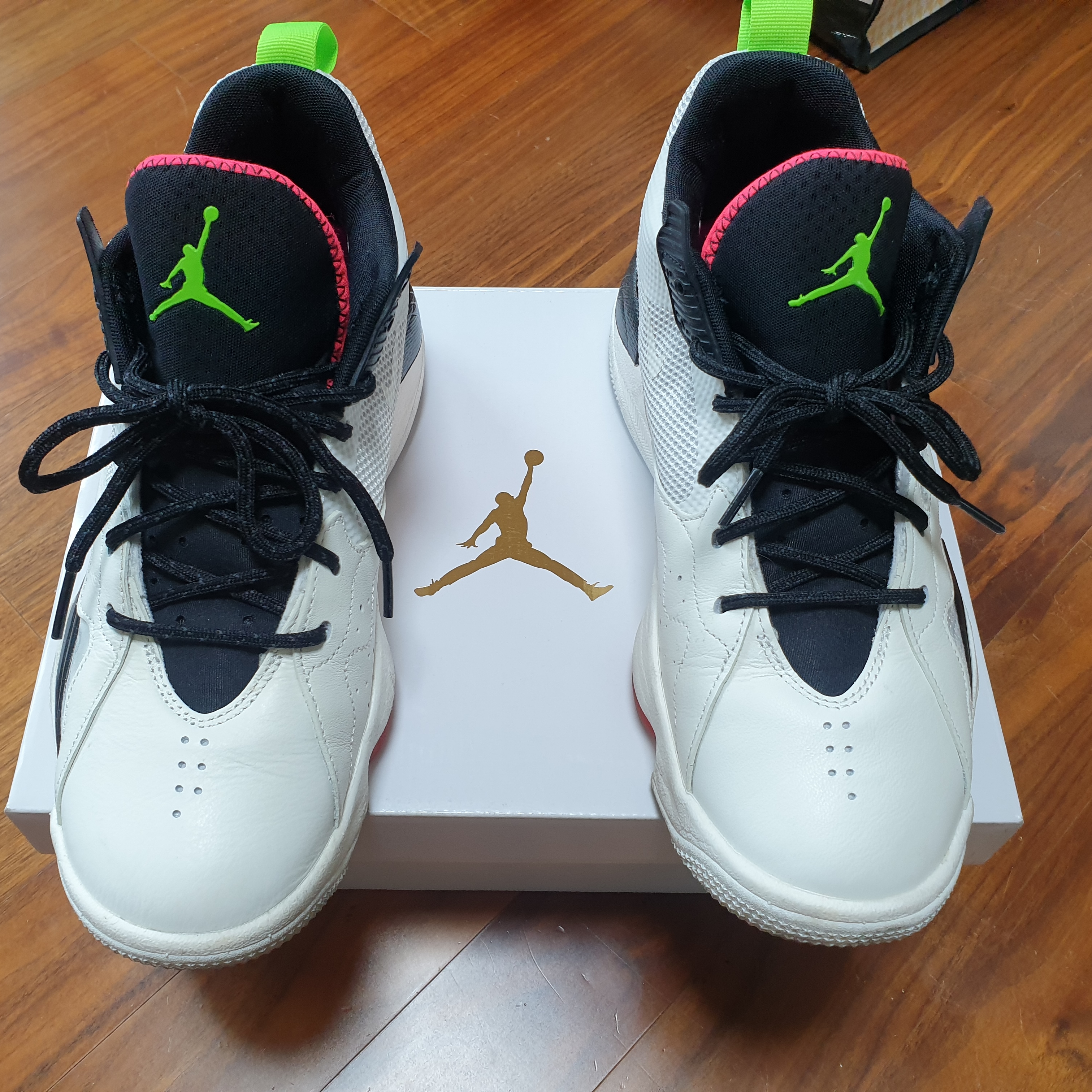 Jordan Zoom '92 Sail Flash Crimson Electric Green 착용 스타일 - 1