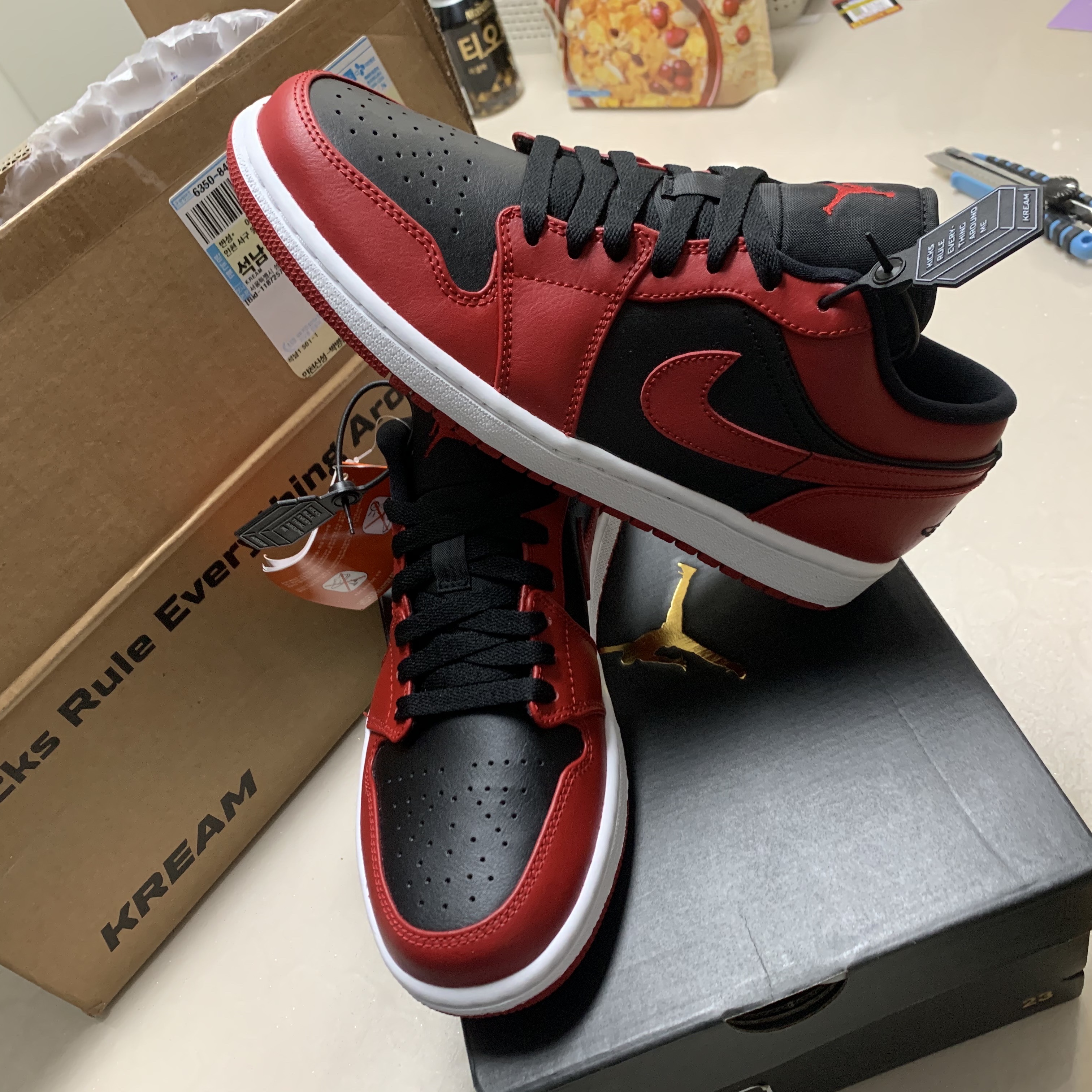 Jordan 1 Low Varsity Red 착용 스타일 - 1
