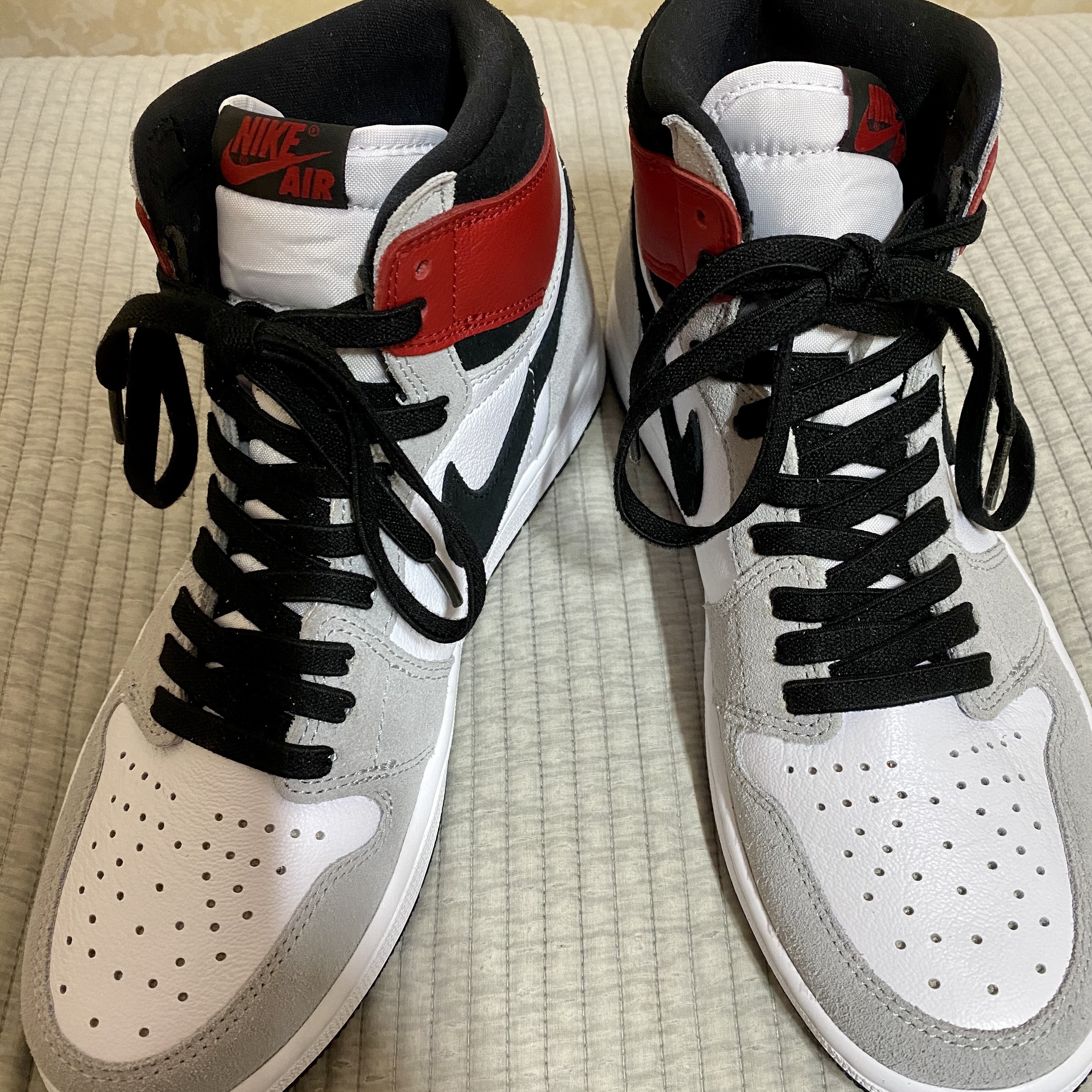 Jordan 1 Retro High OG Light Smoke Grey 착용 스타일 - 1