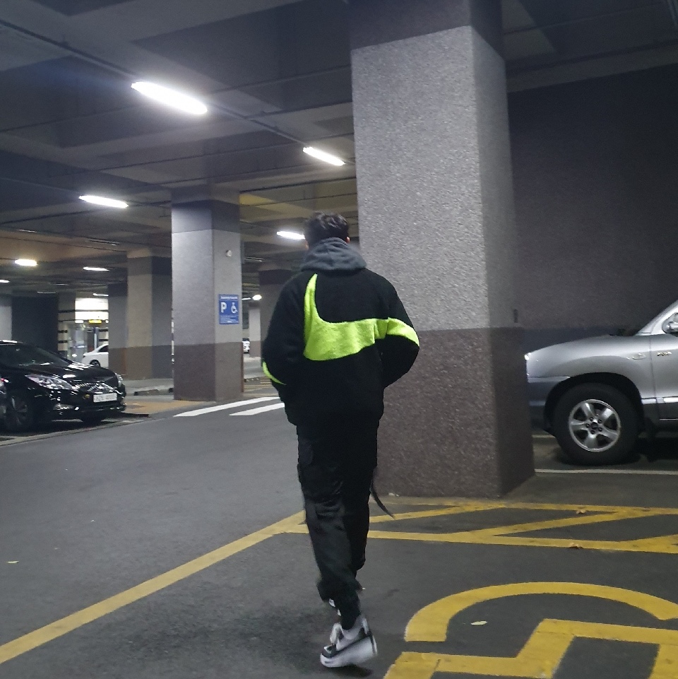 Nike Big Swoosh Full Zip Jacket Black Volt, Nike x Peaceminusone Air Force 1 Low Para-Noise 착용 스타일 - 1