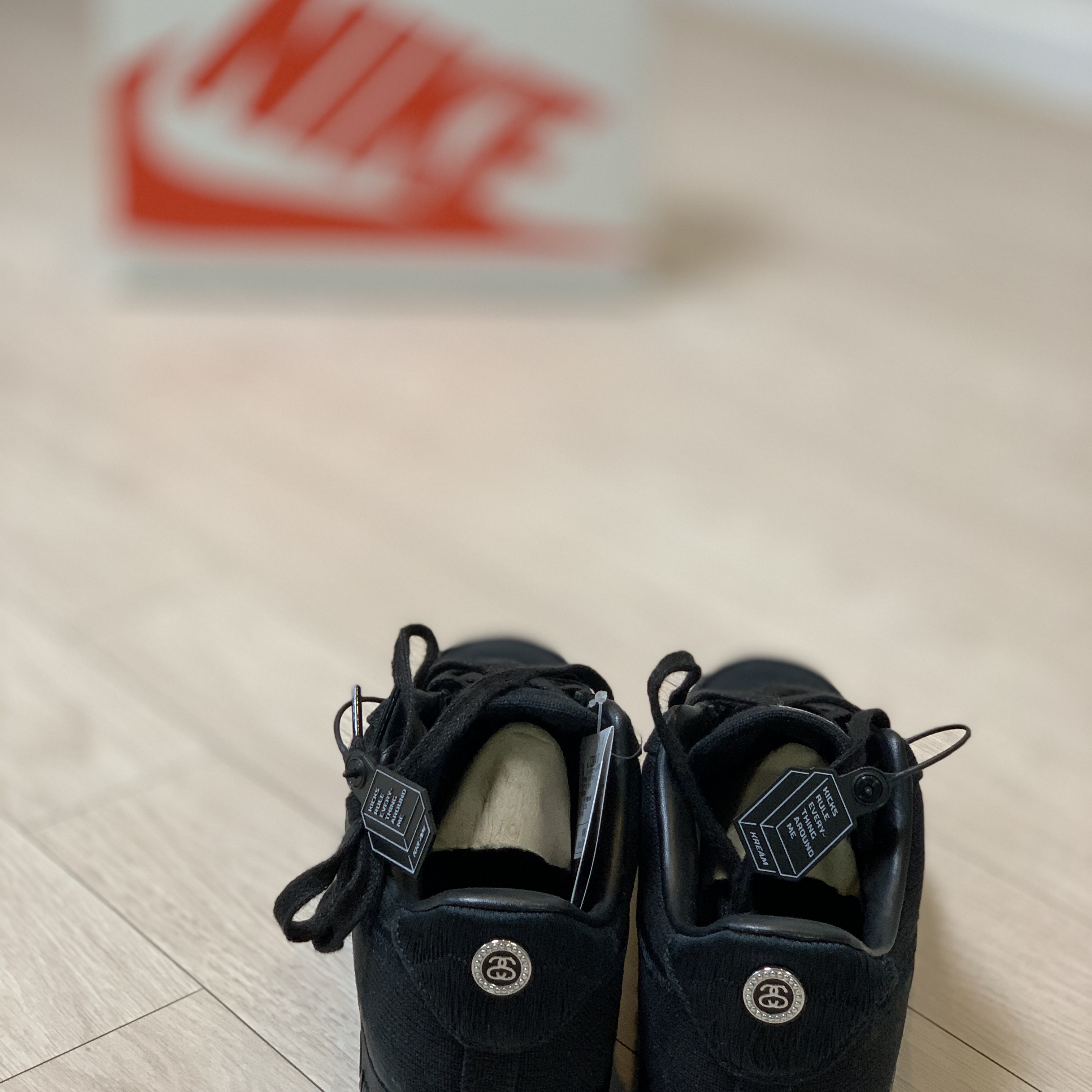 Nike x Stussy Air Force 1 Low Triple Black 착용 스타일 - 5
