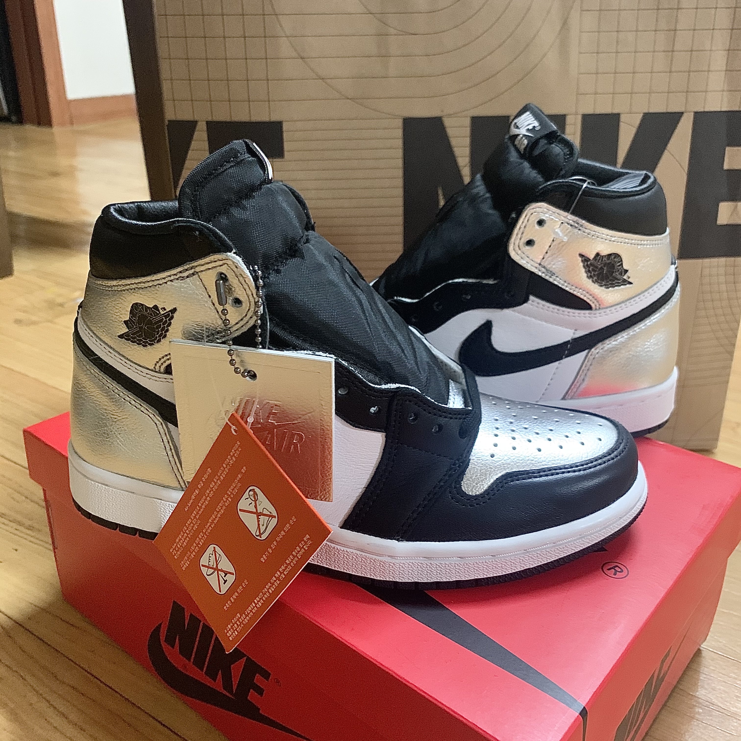 (W) Jordan 1 Retro High OG Silver Toe 착용 스타일