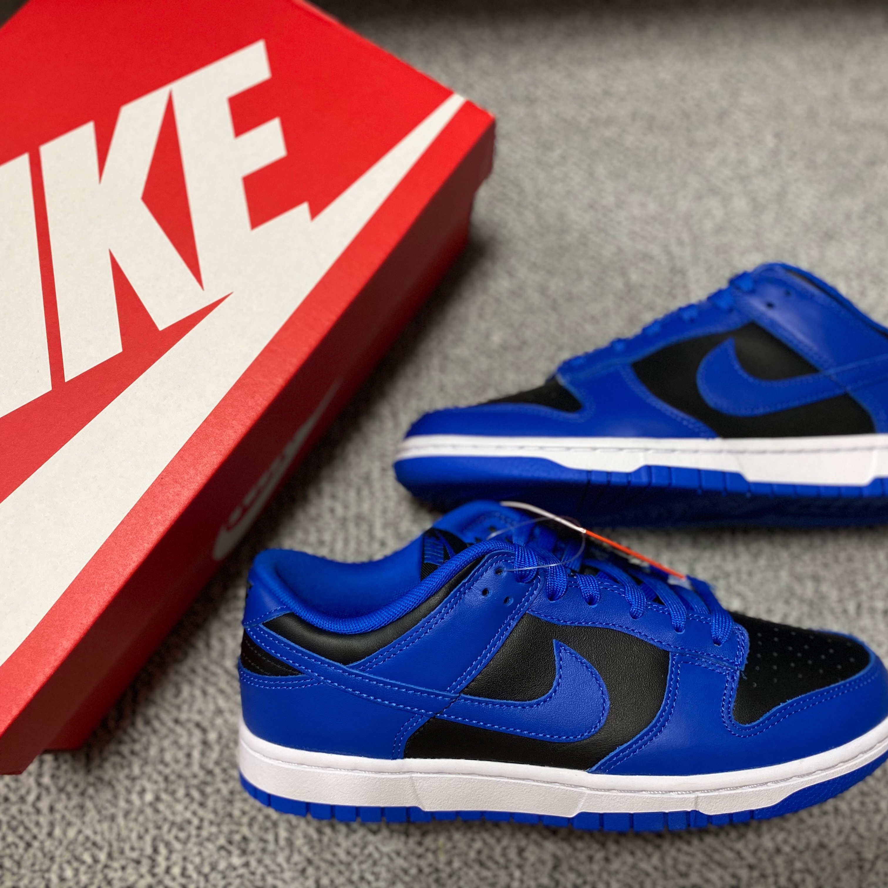 Nike Dunk Low Retro Hyper Cobalt 착용 스타일 - 1